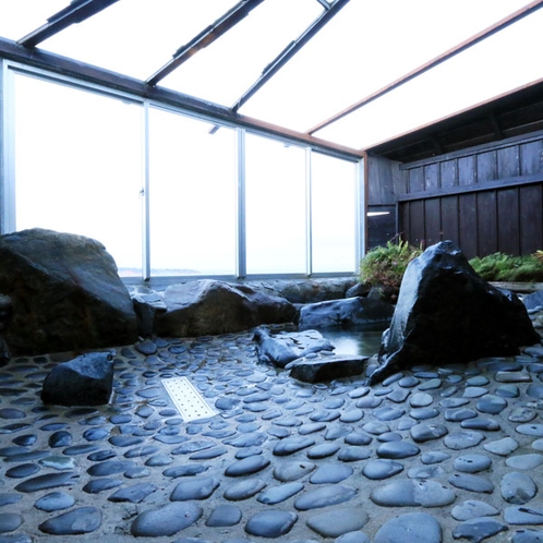 【半露天岩風呂】屋久島でいちばん眺めの良い半露天岩風呂のあるお宿です。