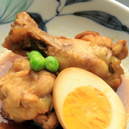 【夕食】かあちゃんのほっこり島料理逸品一例《手羽先たまごの煮もの》　