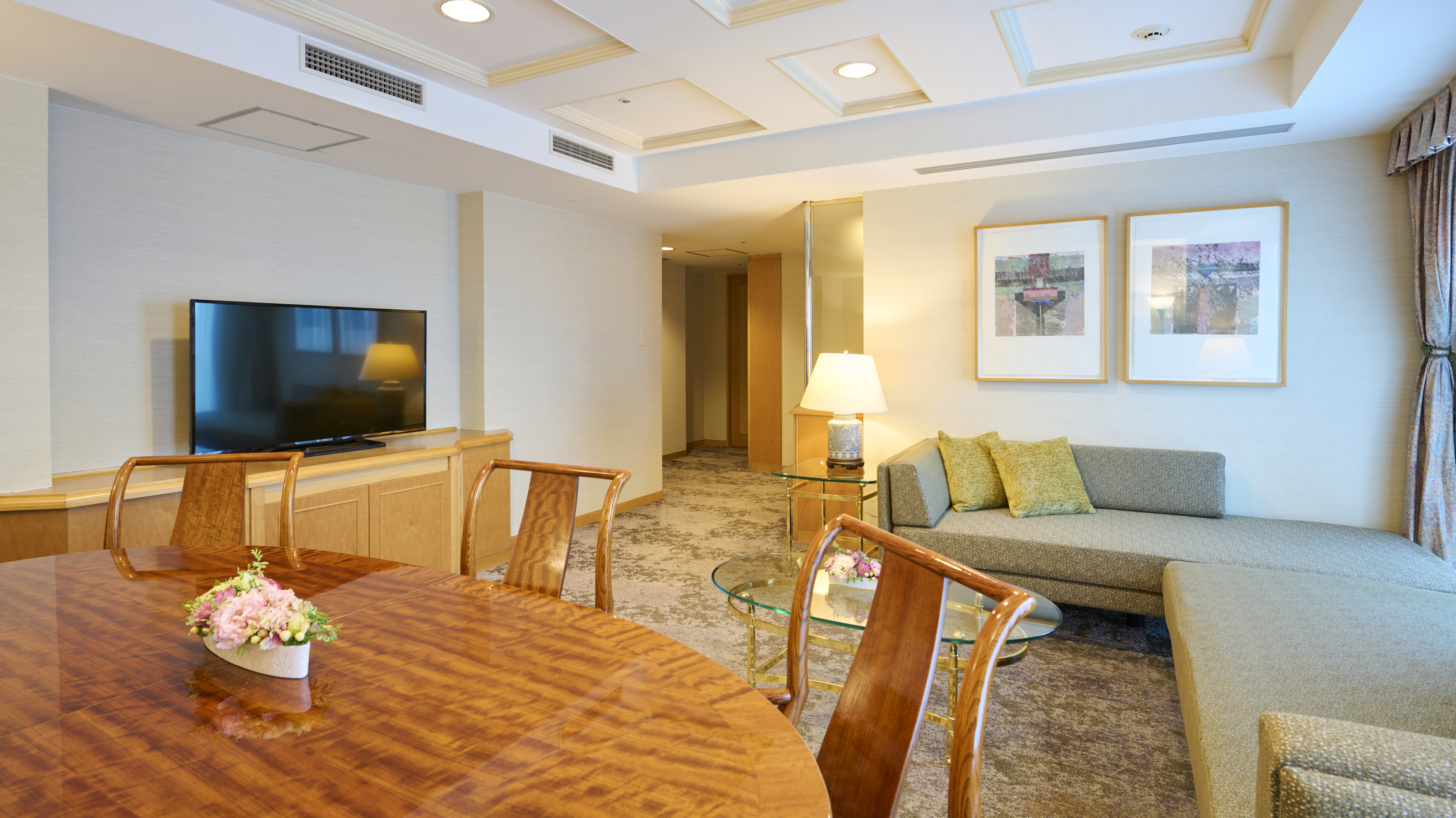 アゼリアスイート（リビングルーム）／70㎡【最上階】