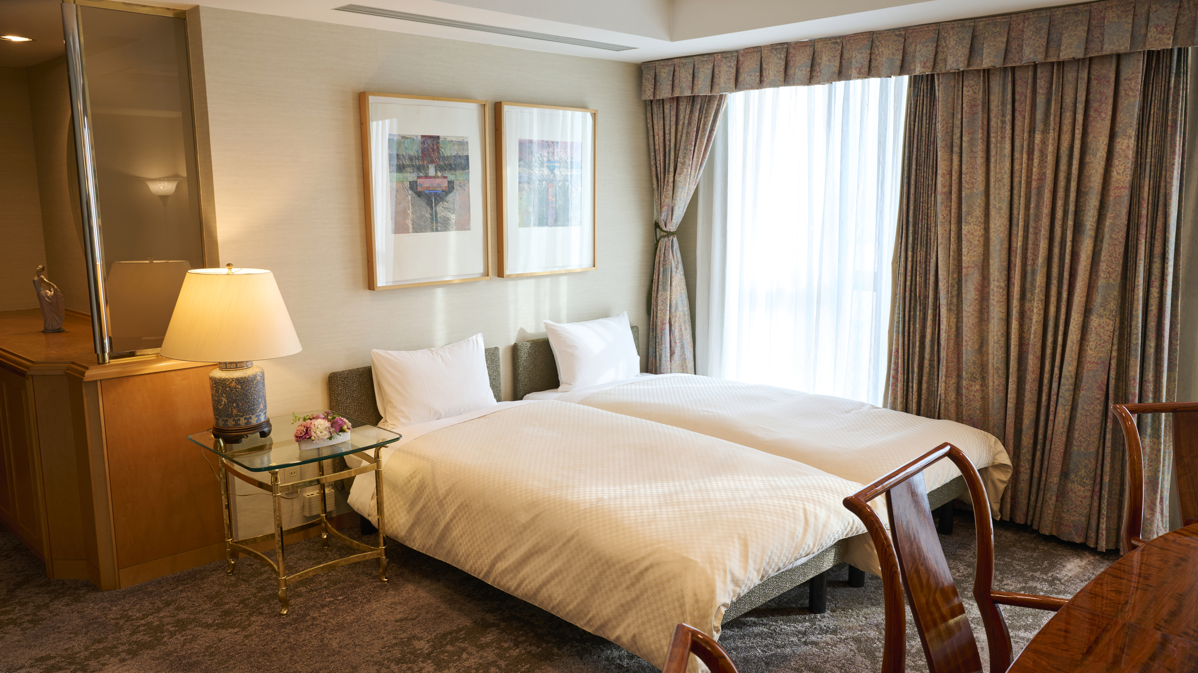 アゼリアスイート（リビングルーム）／70㎡【最上階】