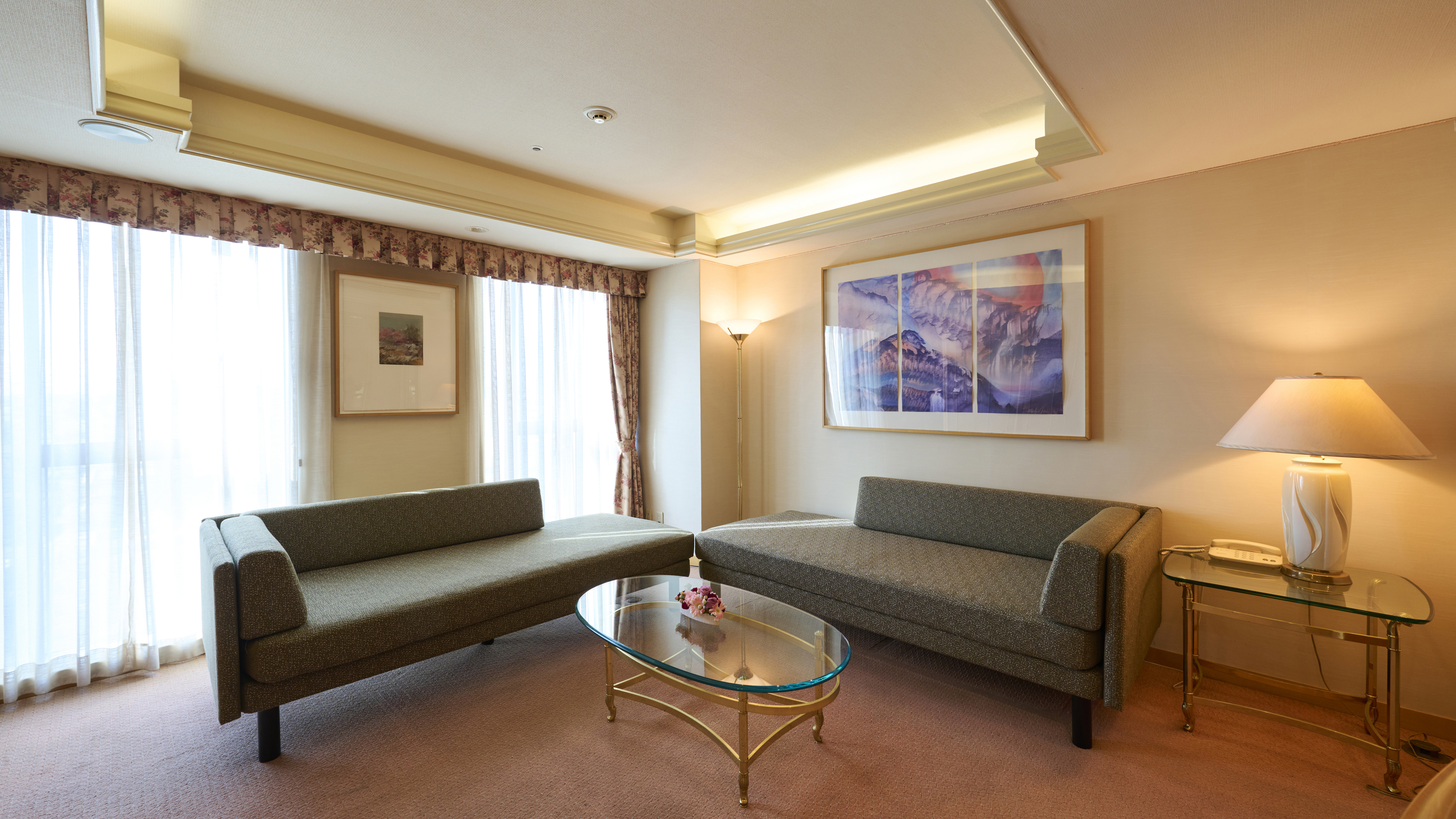 ローズスイート（リビングルーム）／48㎡【最上階】