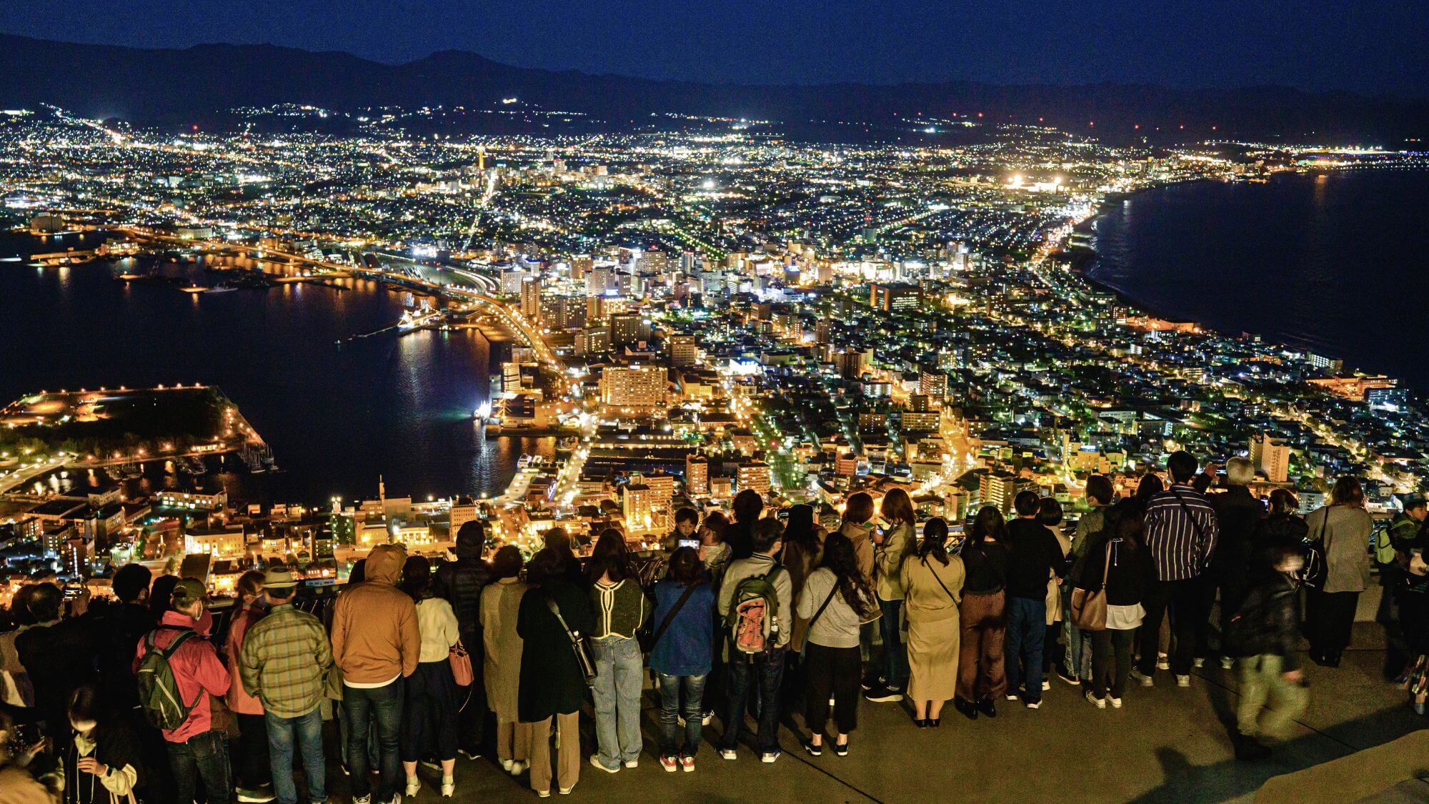 【函館山からの眺望】お車約75分。北海道の三大夜景、世界の三大夜景にも名を連ねる函館山からの眺望です