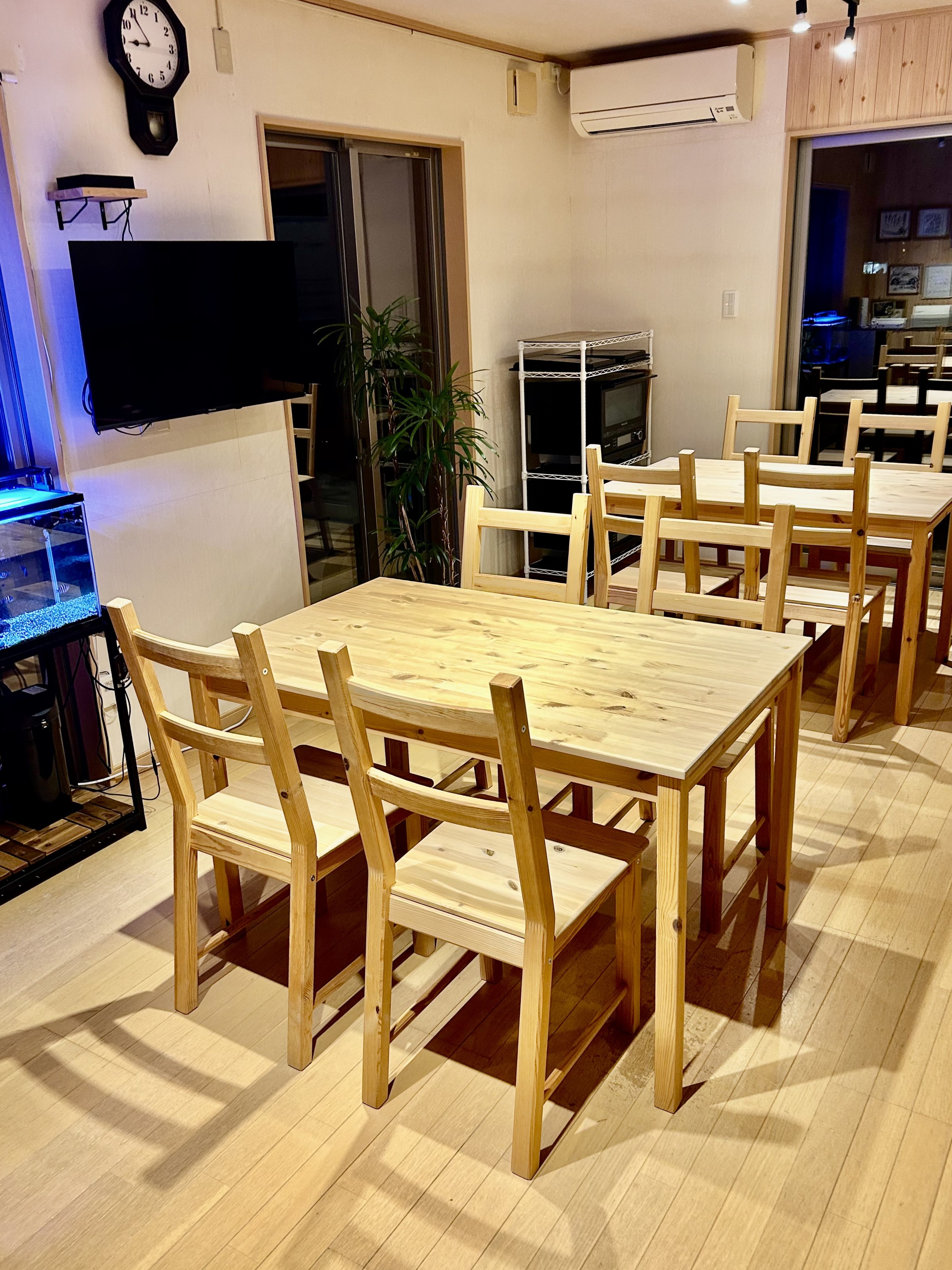 食堂開館時間　朝7：00～8：30　夜19：00～21：00