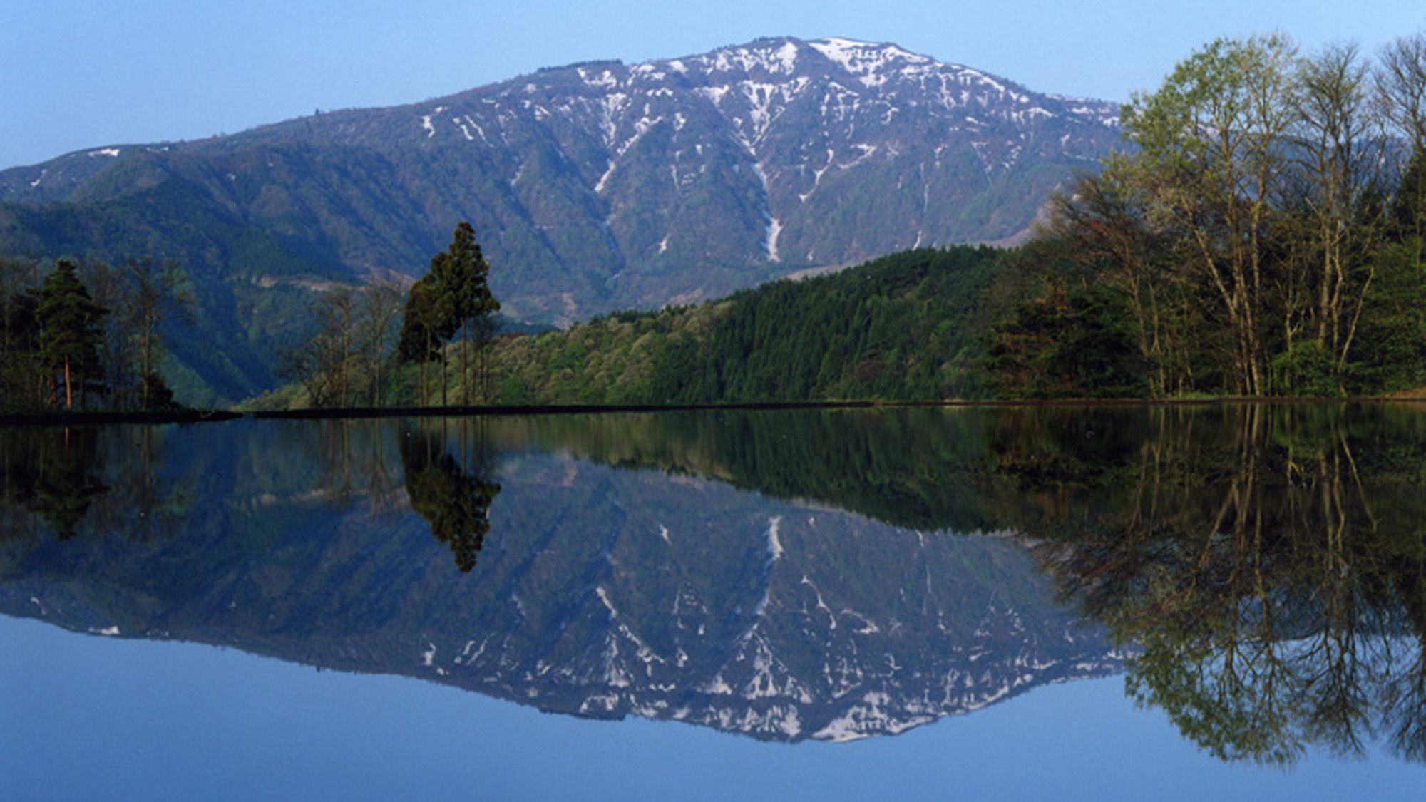 山旅♪嬉しい特典付！！兵庫の最高峰【氷ノ山】にチャレンジっ！当館自慢の鍋3種類から選べる夕食◎2食付