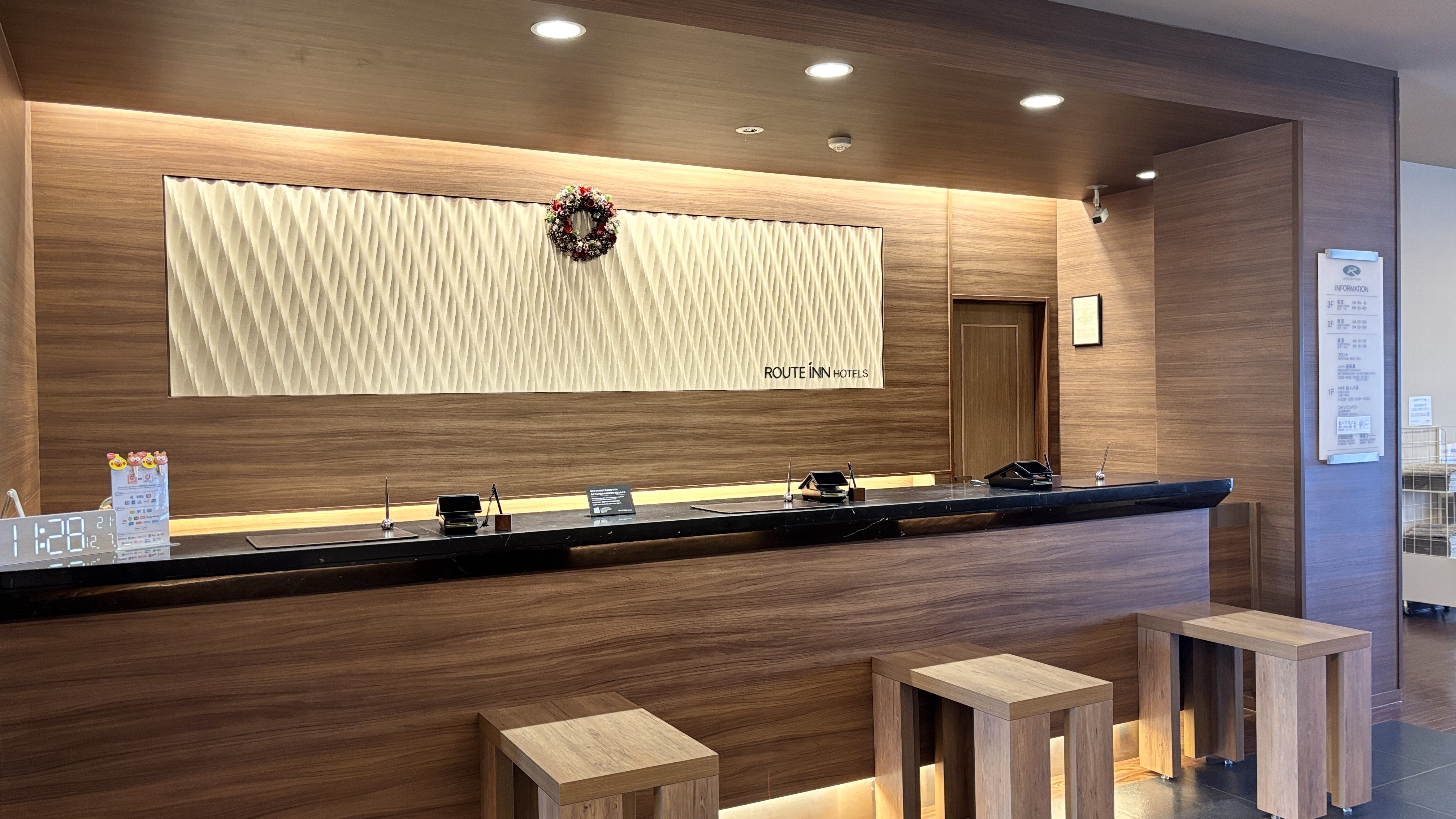 ・フロントカウンター