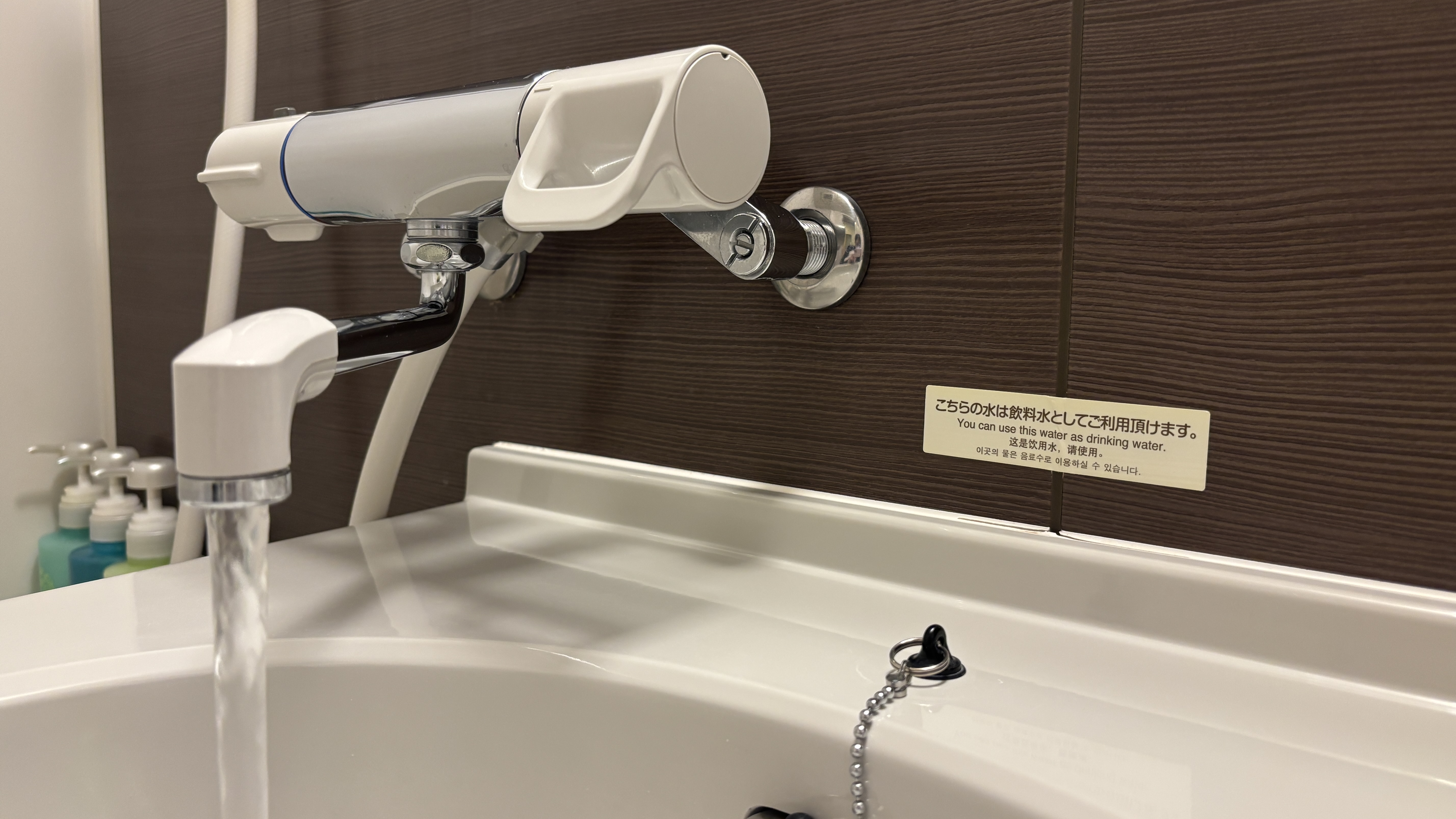 ・客室のお水は飲料水としてご利用いただけます