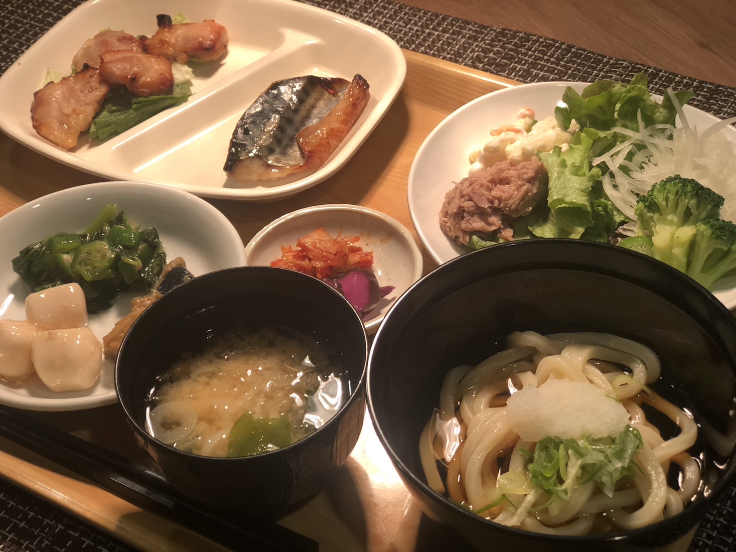 ・夕食～ハーフバイキング形式～　（盛り付けイメージ）　