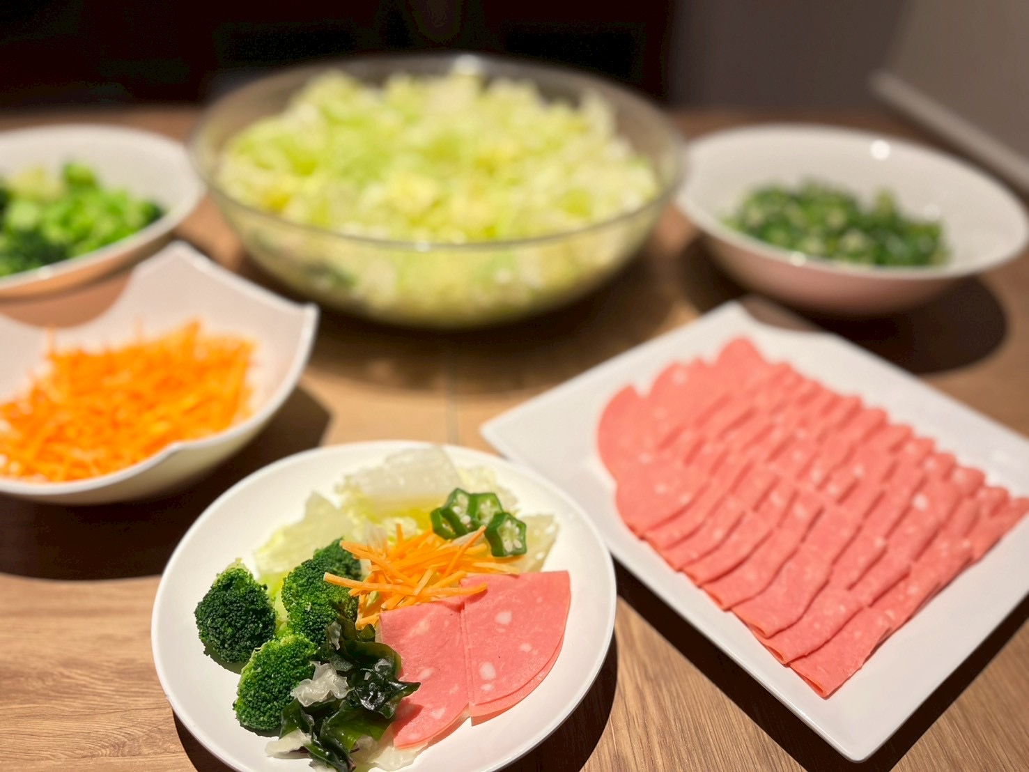 ・朝食　（無料バイキングサービス）