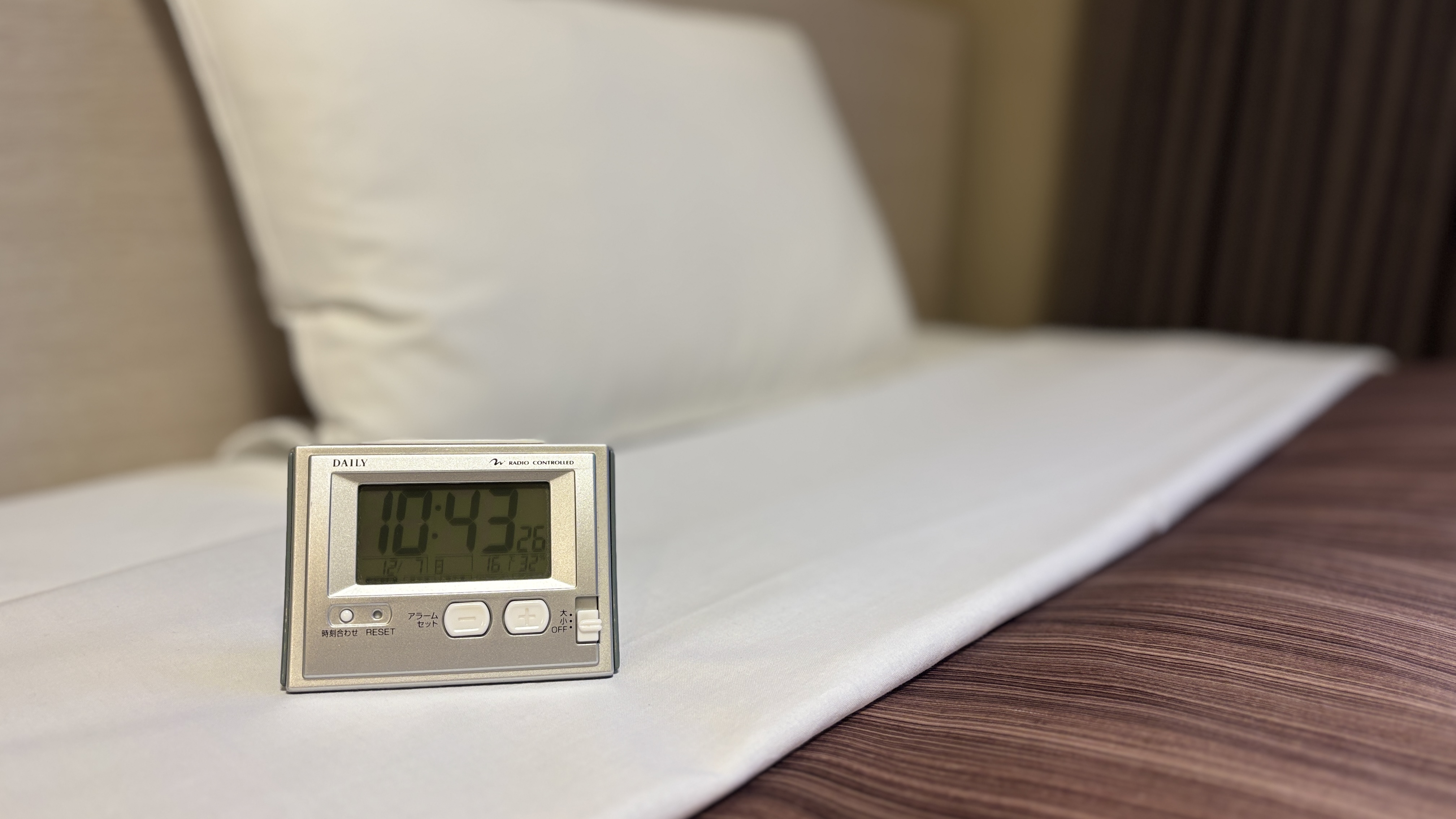 ・全客室に目覚まし時計ご用意しております