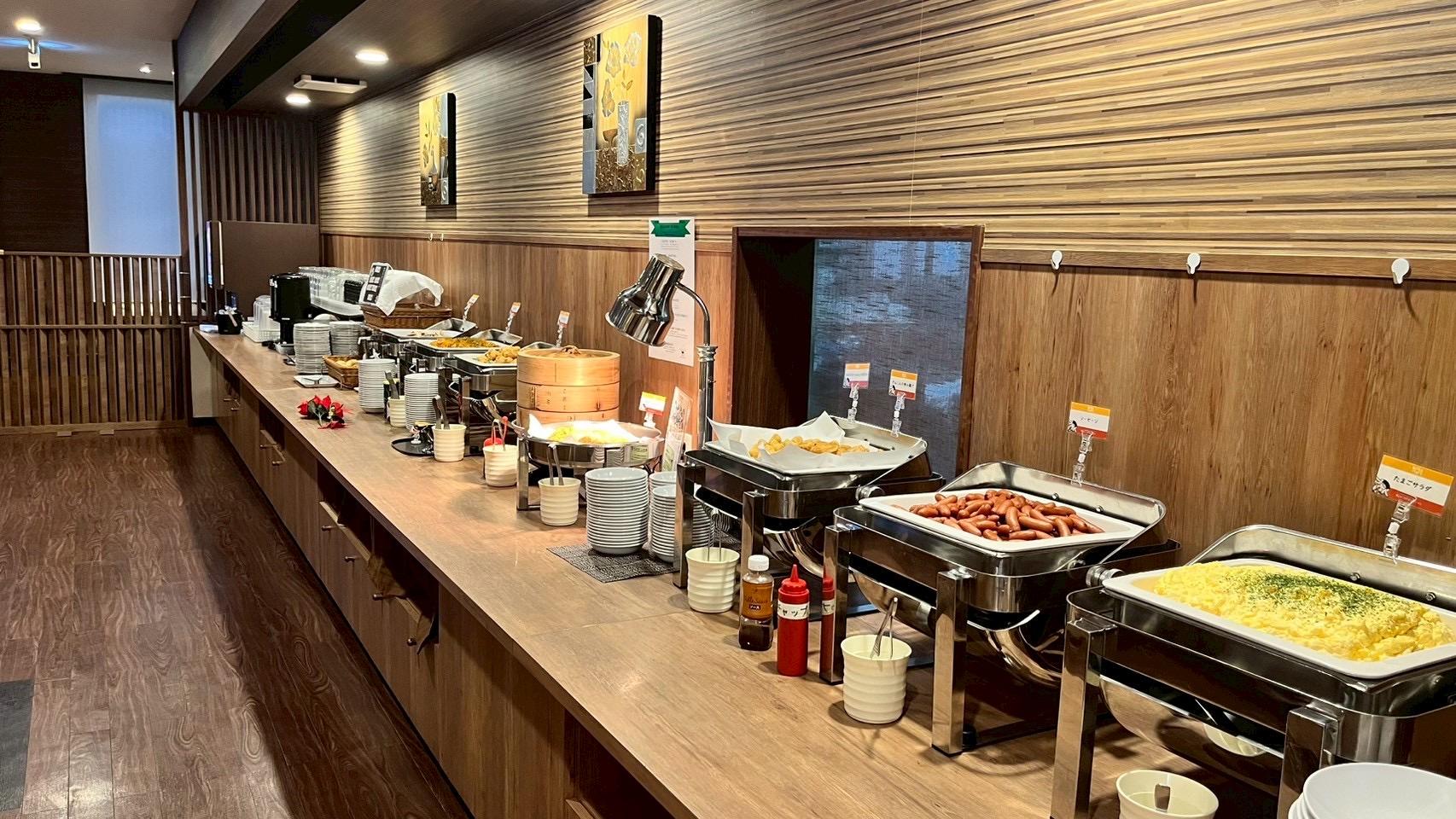 ・朝食　（無料バイキングサービス）