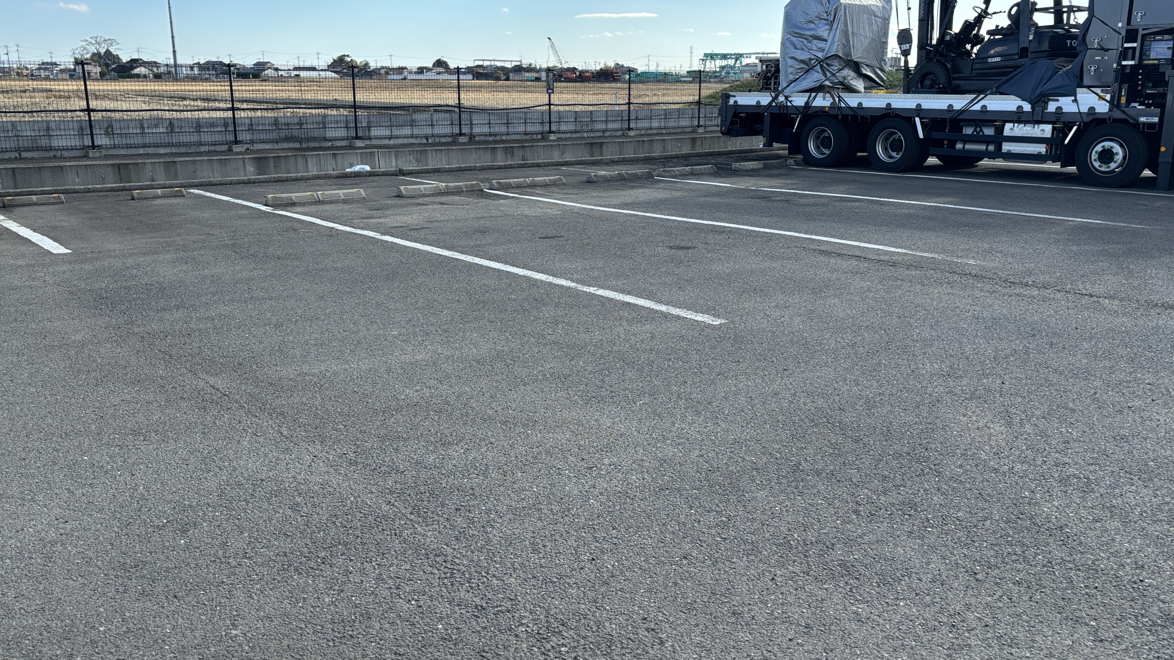 ・大型駐車場4台　※事前にお問い合わせください