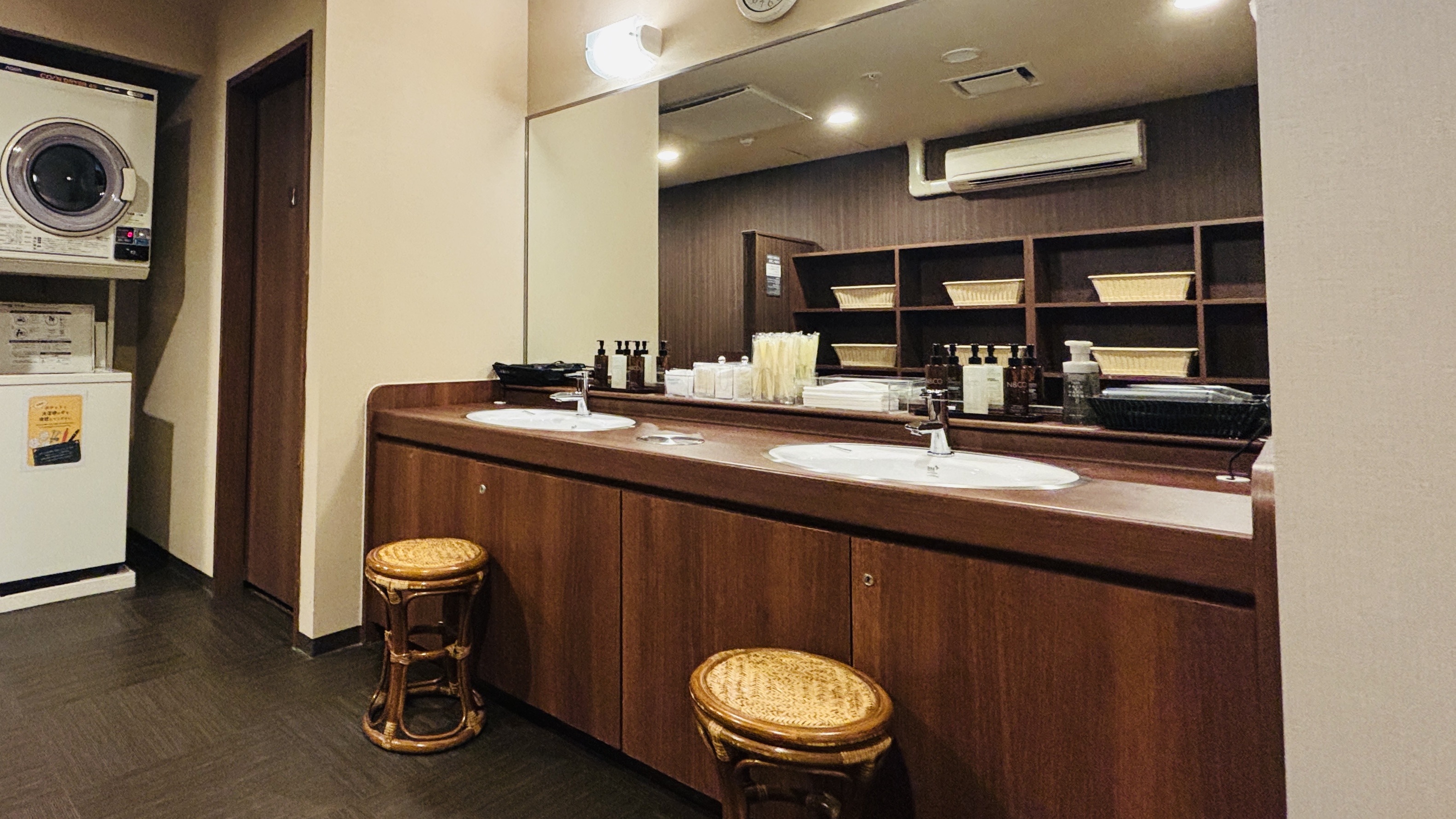 ・女性大浴場　「洗面台スペース」