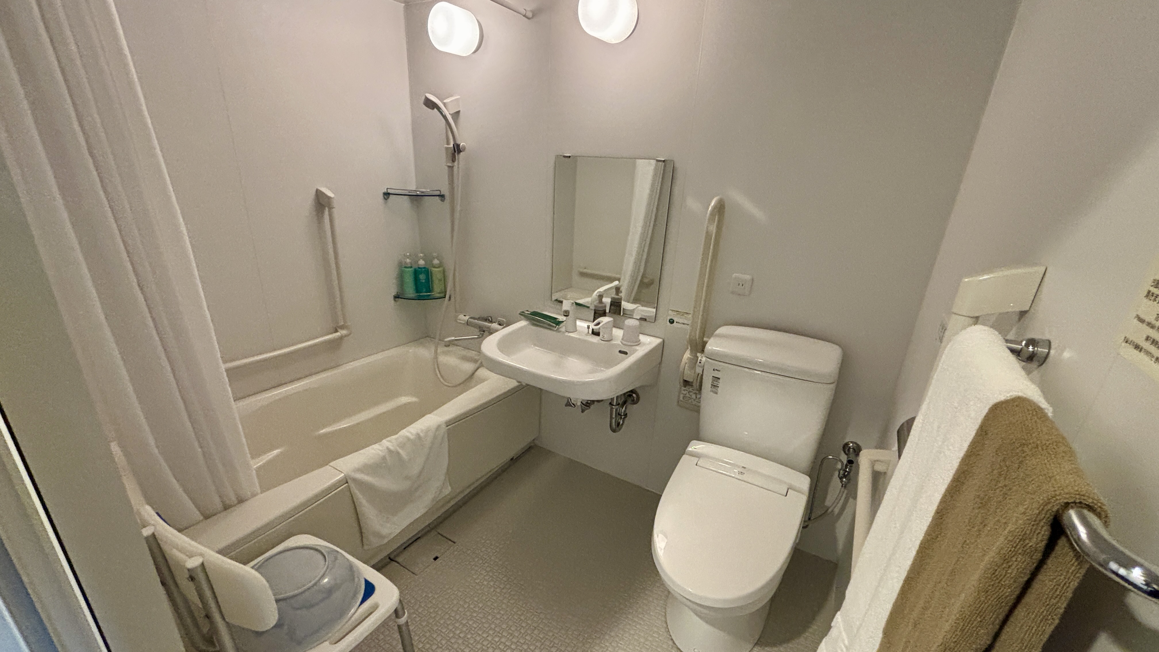 ・バリアフリーシングル　/　ユニットバス