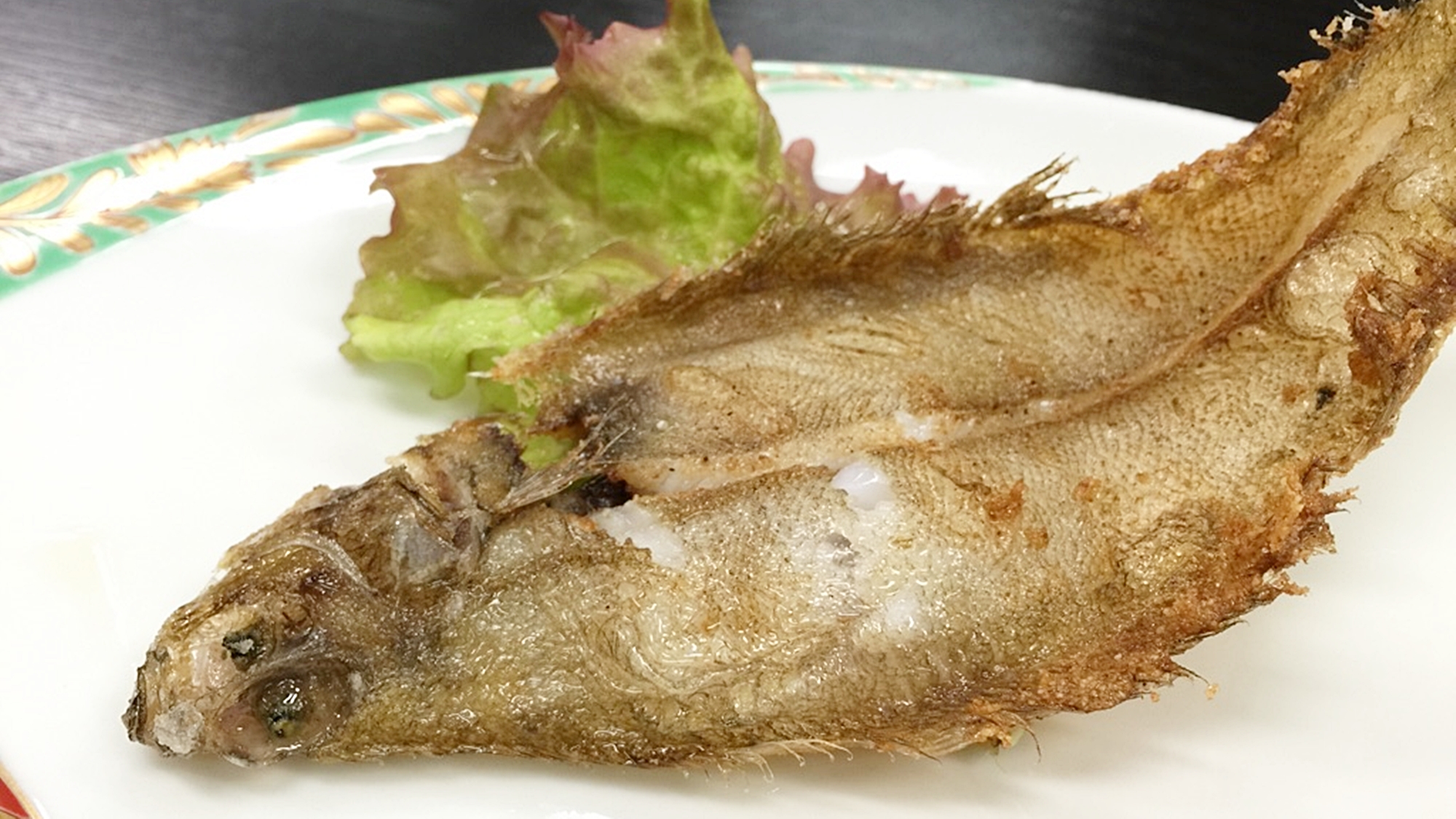 *夕食一例／鮮魚の素揚げ料理。季節ごとに旬のお魚をお楽しみいただけます。