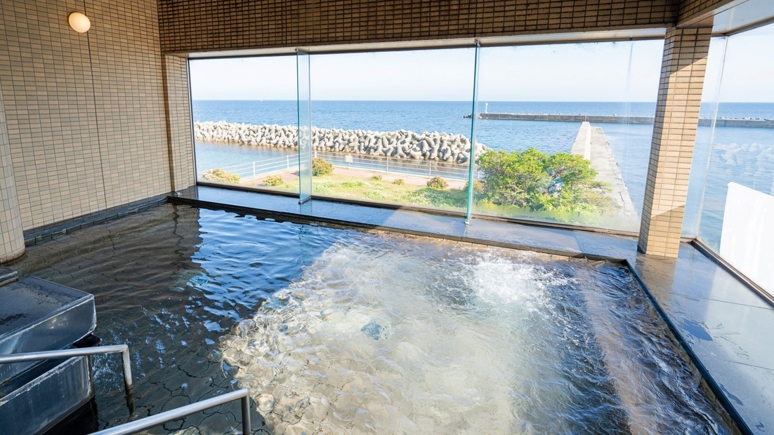 【早期予約60日前】夕朝食付が5％OFF｜展望風呂から朝日を眺め 海の幸に癒されるアイランドステイ
