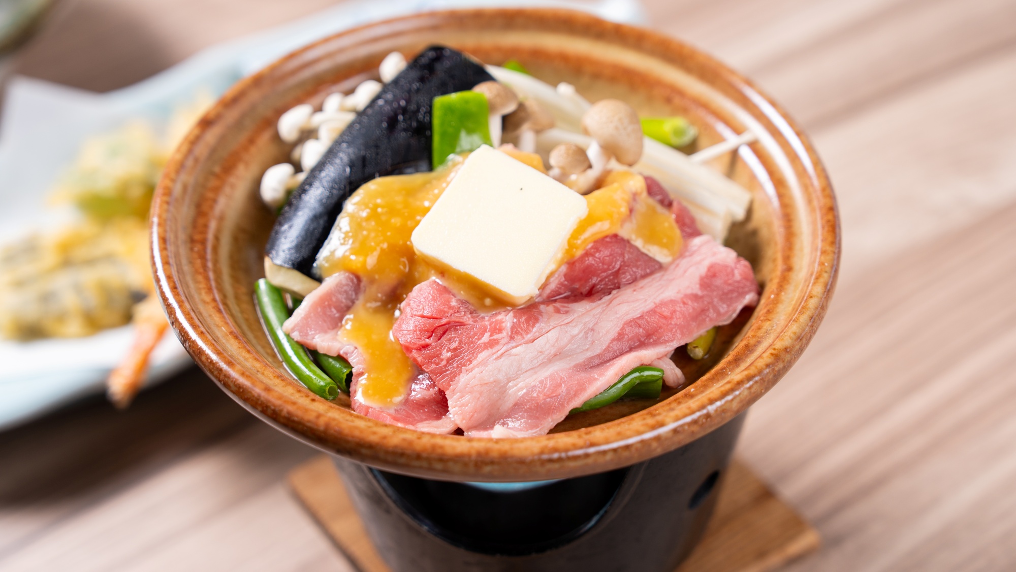 *夕食一例/お鍋はお席に着かれた際に点火。新鮮な海と山のフルコースをご堪能ください。