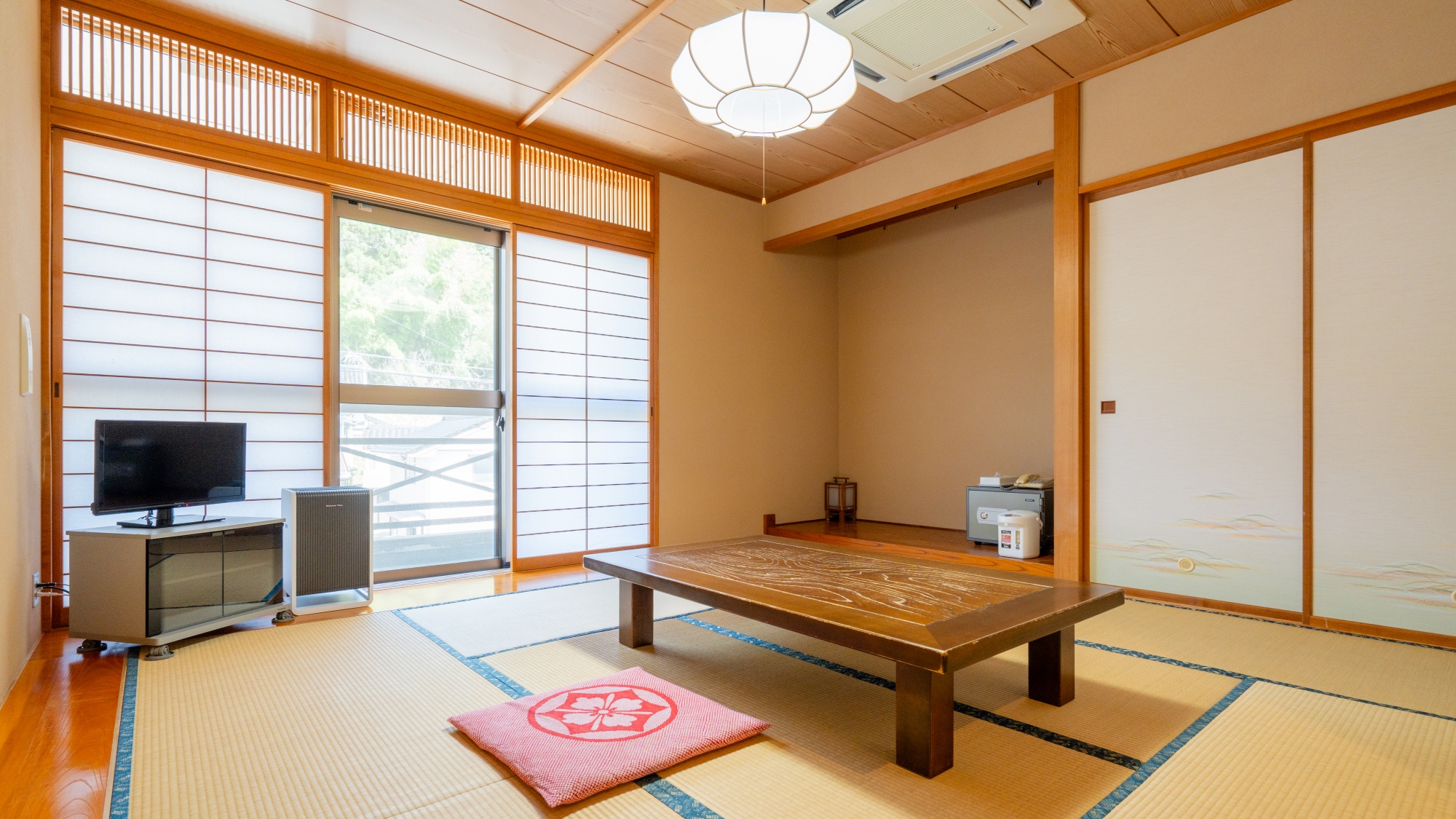 *和室一例/山側(8畳)