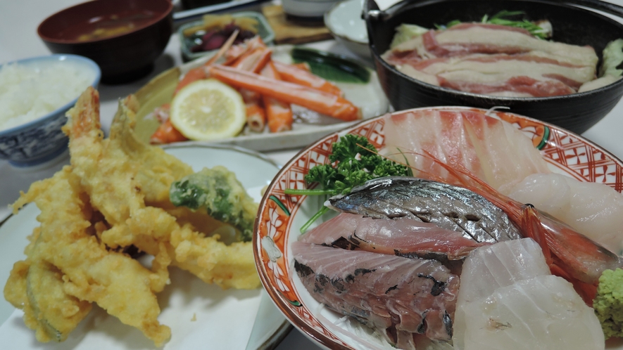 *夕食一例／日本海といえば蟹料理！季節によってかにをご提供しています。