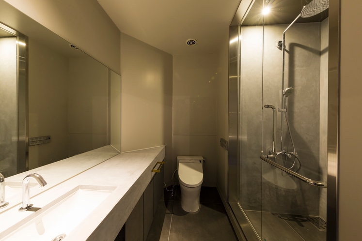 PRIVATE SHOWER ROOMS
