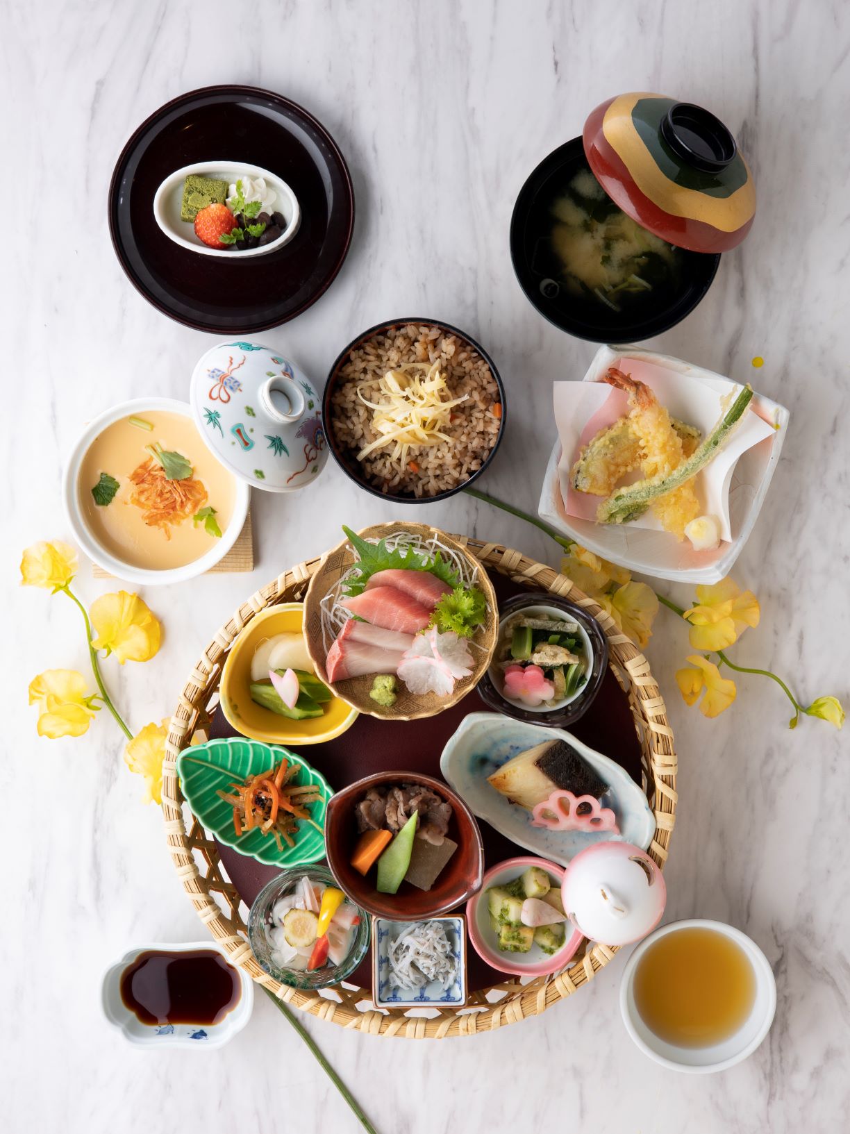 日本料理｢漁火｣春の籠ランチ