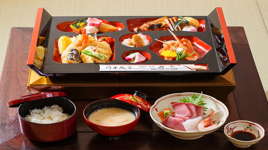 夕食のみついたケータリング ｜ ■松花堂風弁当■ 旬のお魚を中心に♪三國満載のお弁当はいかがですか