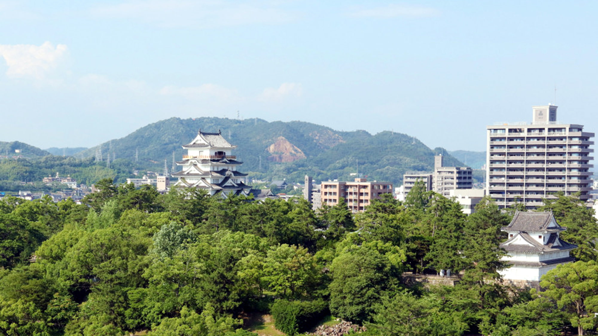 ホテルから見た福山城