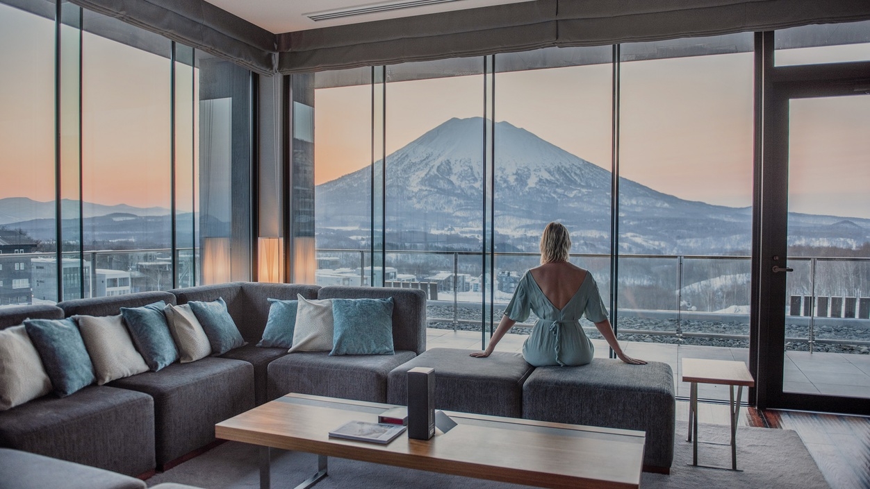 【2025-26年冬◇基本プラン】天然温泉付ラグジュアリースイートで贅沢ステイ＜朝食付／2泊以上＞