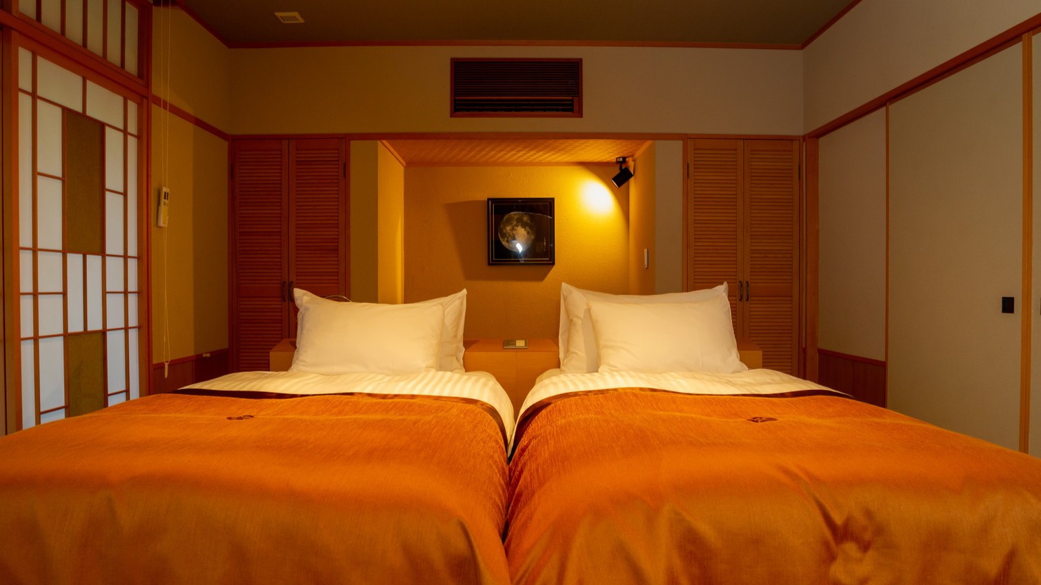 お部屋のベッド　ダブルベッドとツインベッドのお部屋がございます