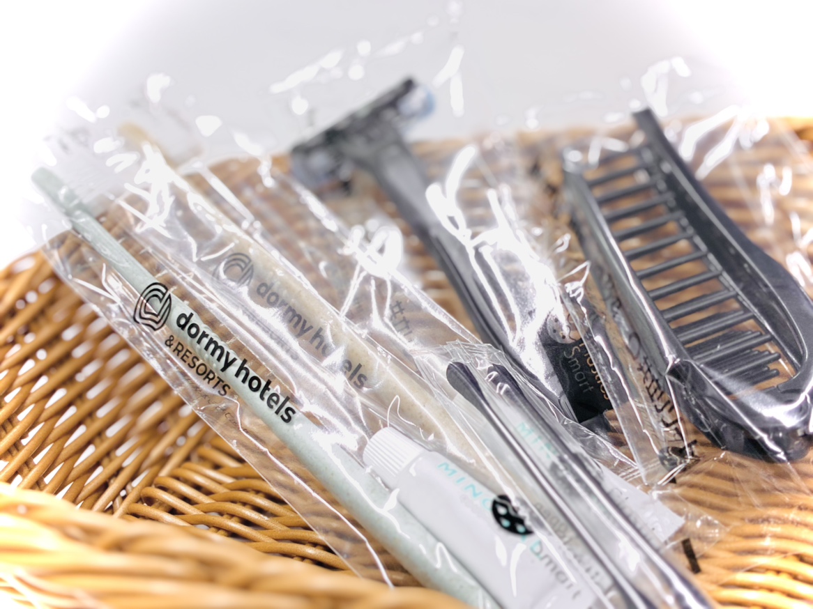◆サニタリーアメニティ◆歯ブラシ・かみそり・ヘアブラシ・綿棒をご用意しております。