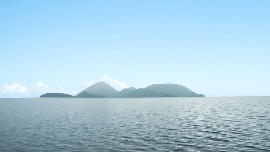**洞爺湖に浮かぶ中島は特に湖を美しく眺められる場所として「洞爺湖八景」に選定されています