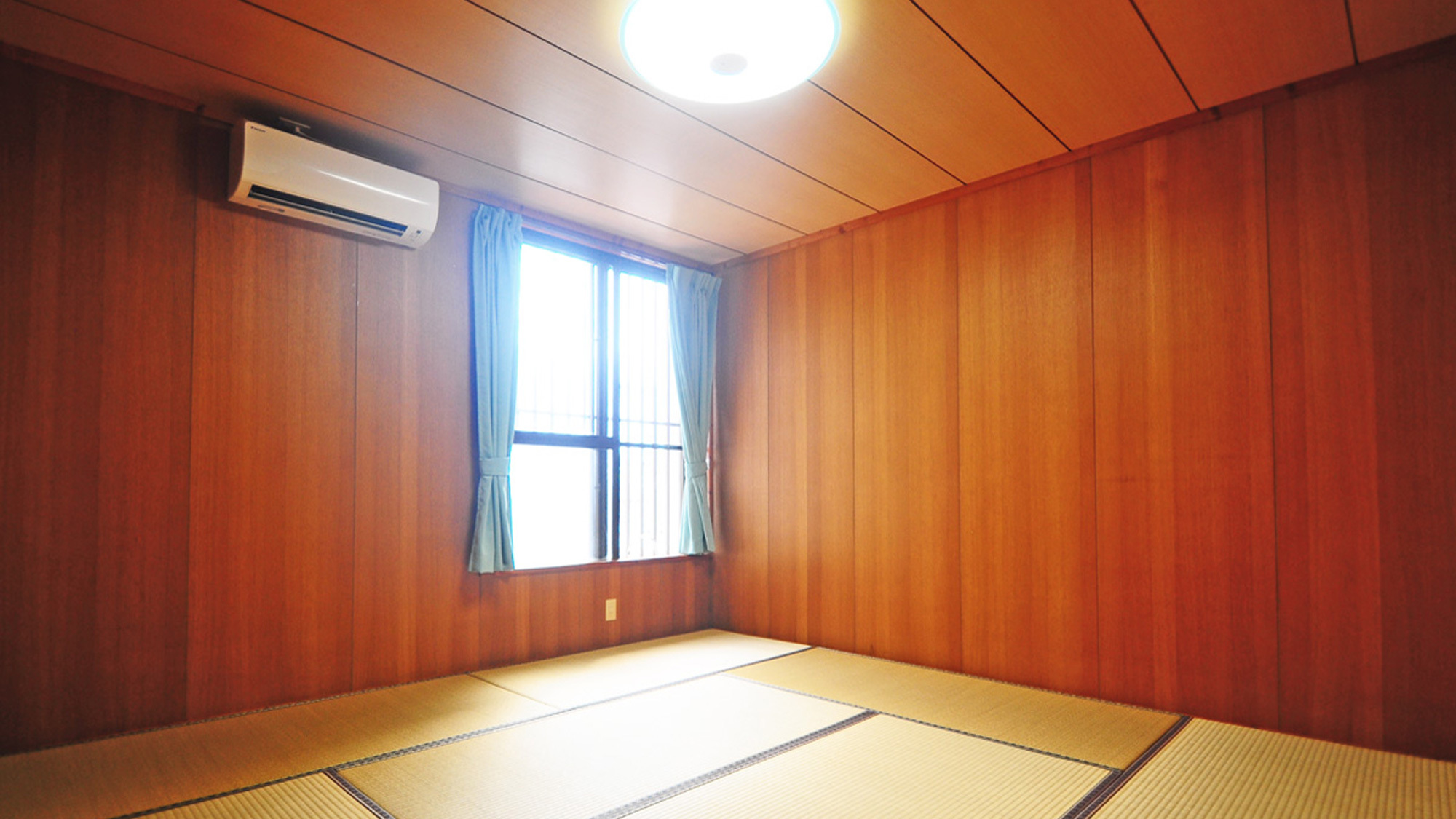 【島の家ほがらかや・和室（2室目）】和室2部屋ともにエアコン完備しております。