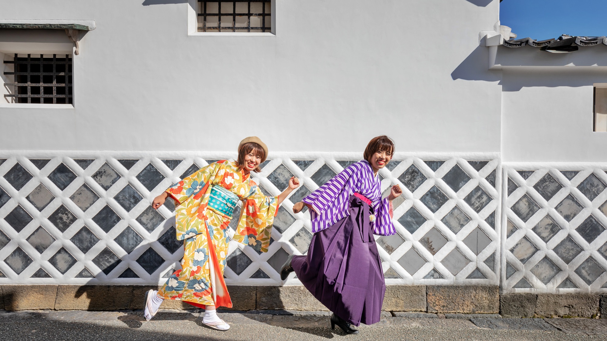 ●着物や袴を着ての城下町散策は女子トーク全開！