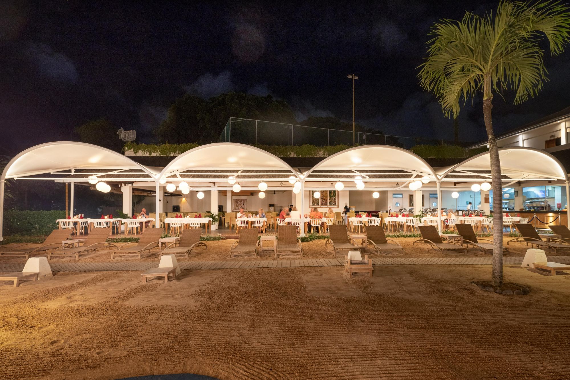 「ザ　ビーチ」レストラン