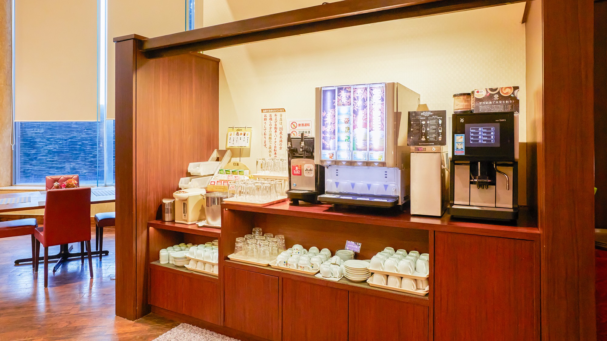 【レストランCARNIVAL  朝食】ジュースから紅茶、コーヒーもそろっております。