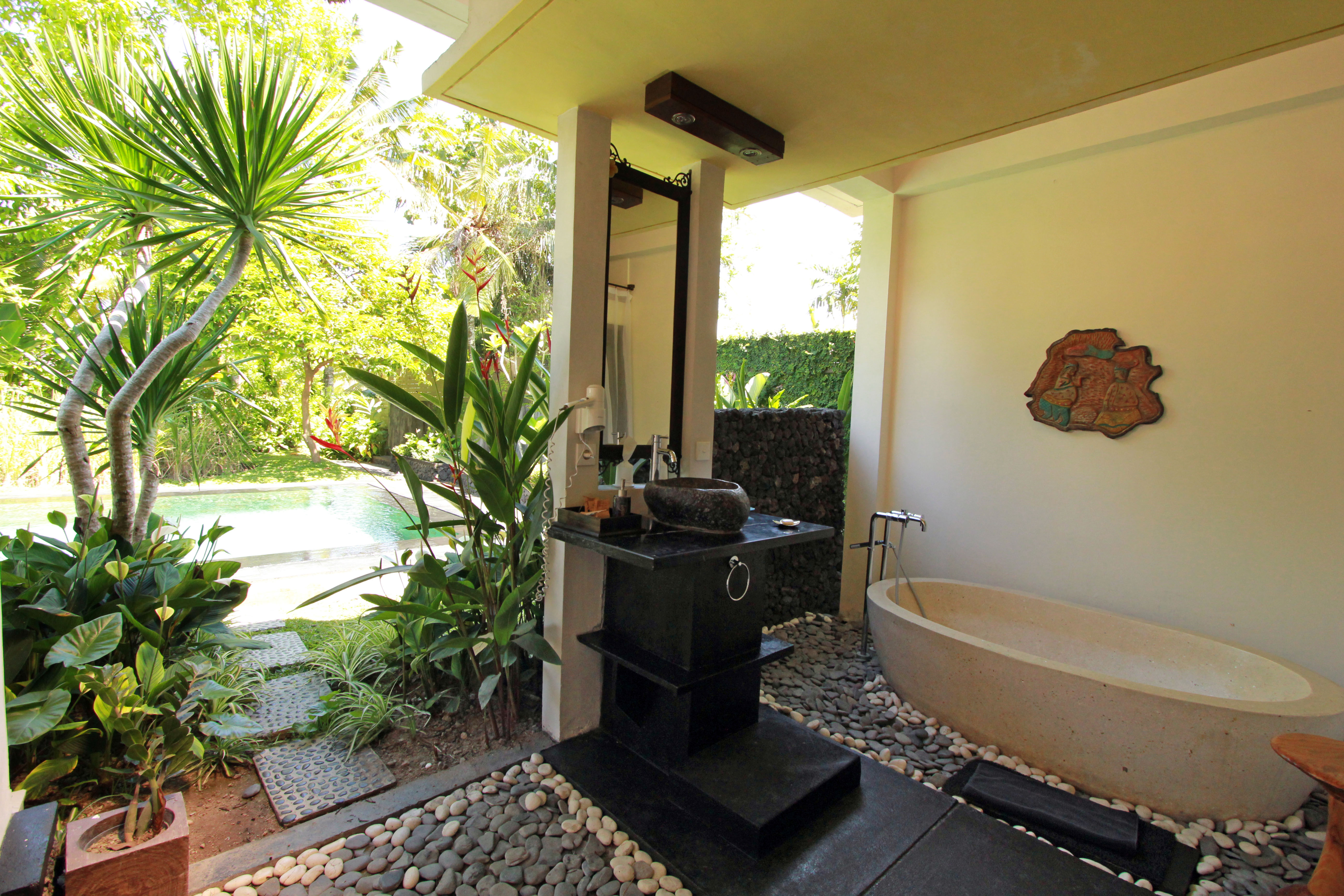 Semi outdoor bathtub at One Bedroom Pool Villa