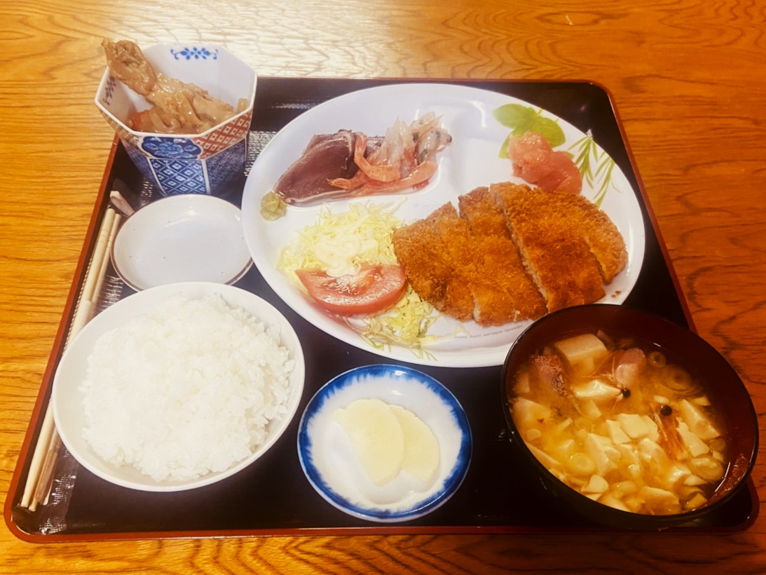 【お食事一例】新鮮なお刺身と北海道の温かなお料理をご堪能ください