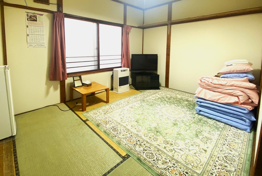 【客室一例】6畳　窓からの釧路の風を感じるお部屋がございます