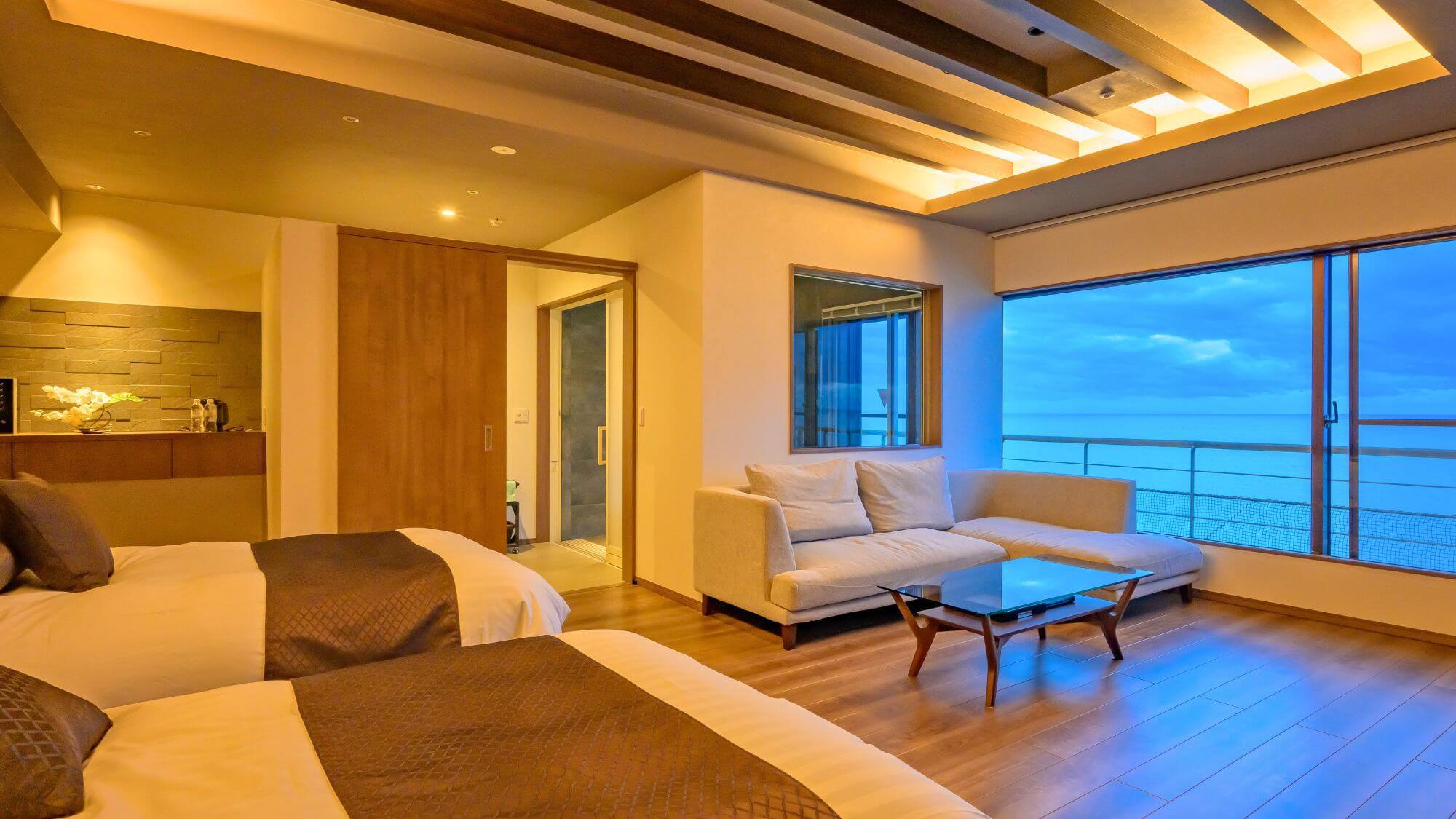 【そよ風館ビューバス付き洋室『海煌』】夕陽を眺めながら時を忘れる贅沢なビューバス付きのお部屋です。