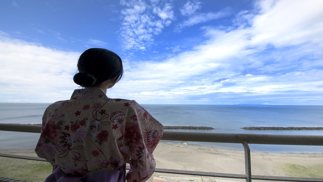 【夏のオーシャンビュー露天風呂付客室】ワンドリンク付き〇お部屋で温泉三昧！＜夕食レストラン＞