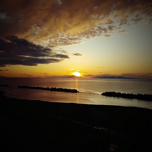 日本海に沈む夕日（10月）