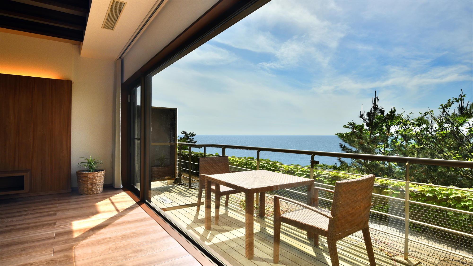 【そよ風館シービューテラス付き洋室『碧海』】オーシャンビュー確約のシービューテラス付き洋室です。