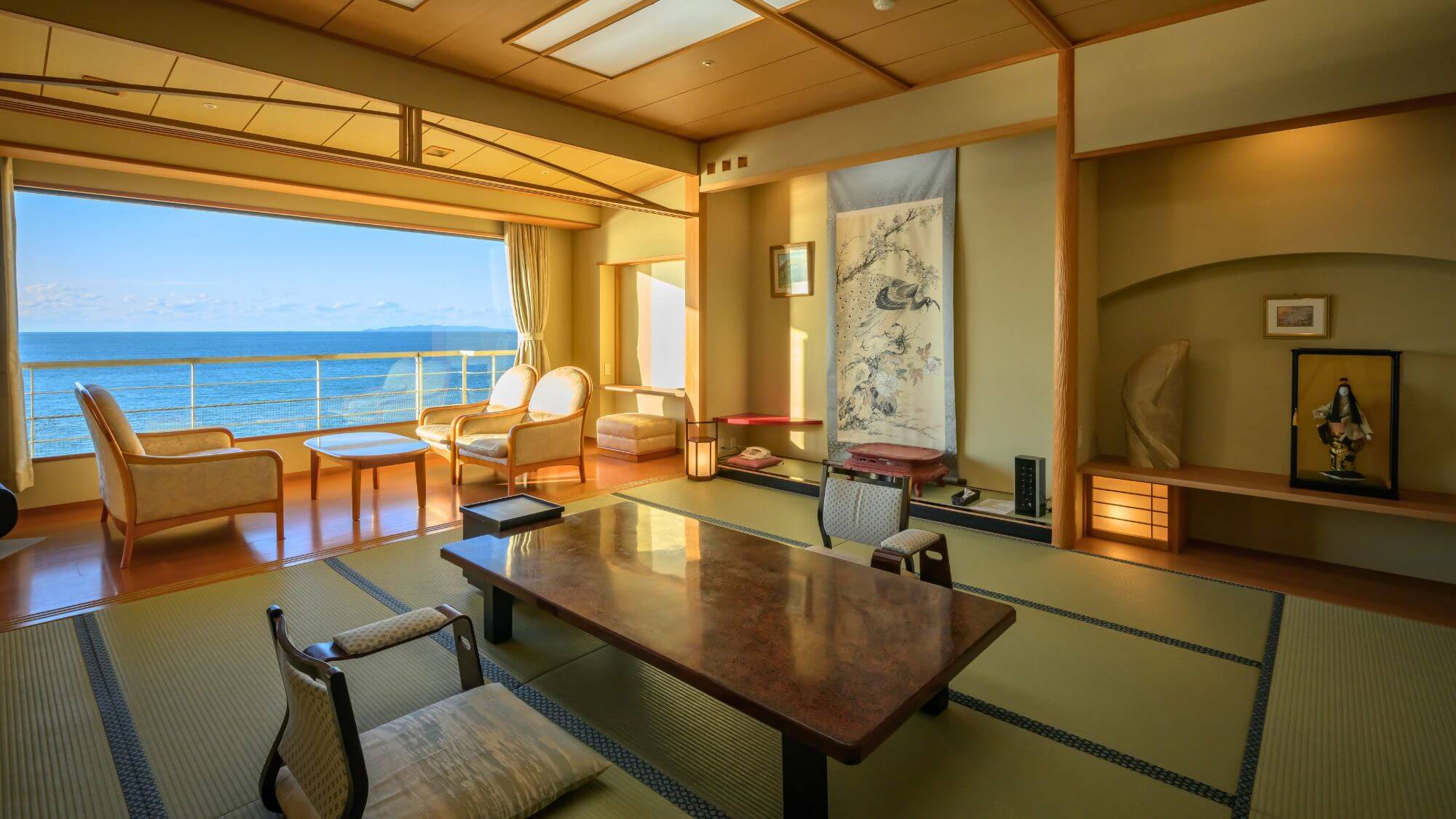 【そよ風館最上階和洋室『海楼』】お部屋から日本海を一望できる和洋特別室。
