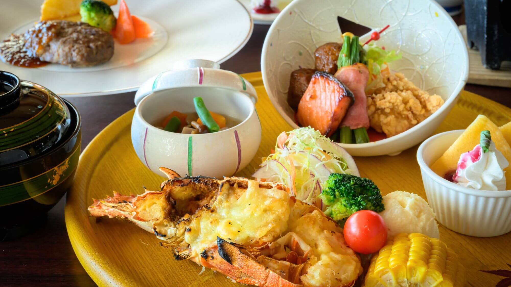 お子様も笑顔に！人気メニューを詰め込んだ、見た目も楽しいお子様料理。