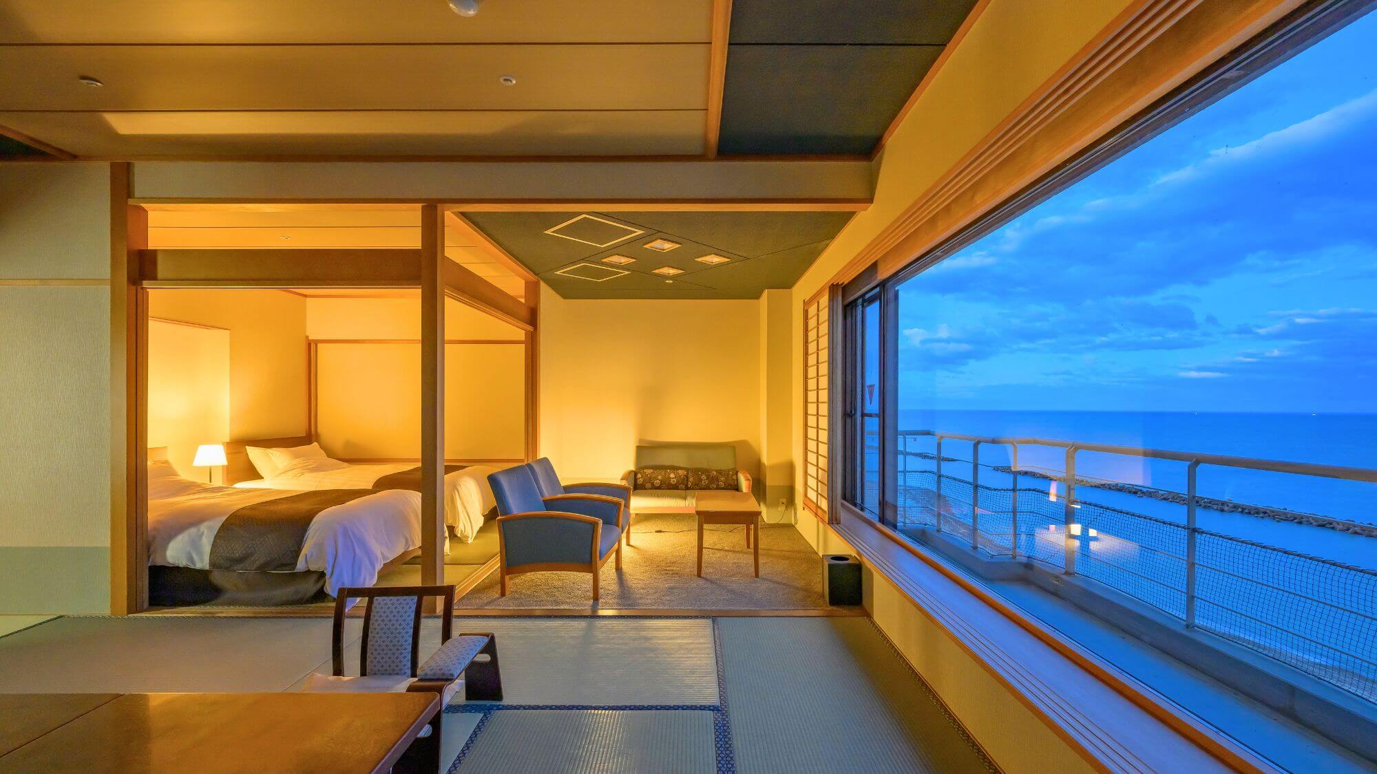 【そよ風館一般客室角部屋（和室ベットルーム）】12畳の和室に、シングルベット2台が付いた二間の客室。