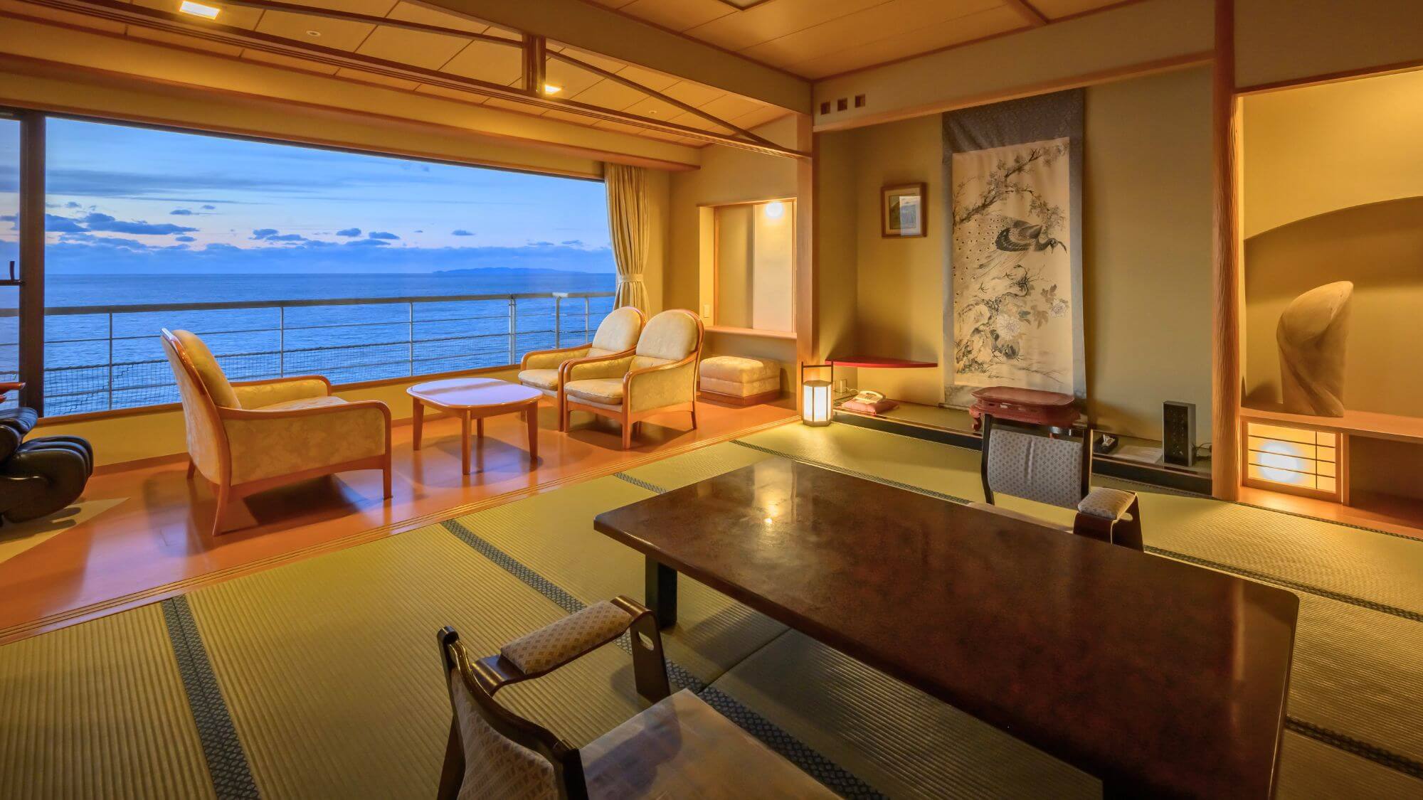 【そよ風館最上階和洋室『海楼』】露天風呂付きの最も広い和洋室タイプの客室です。