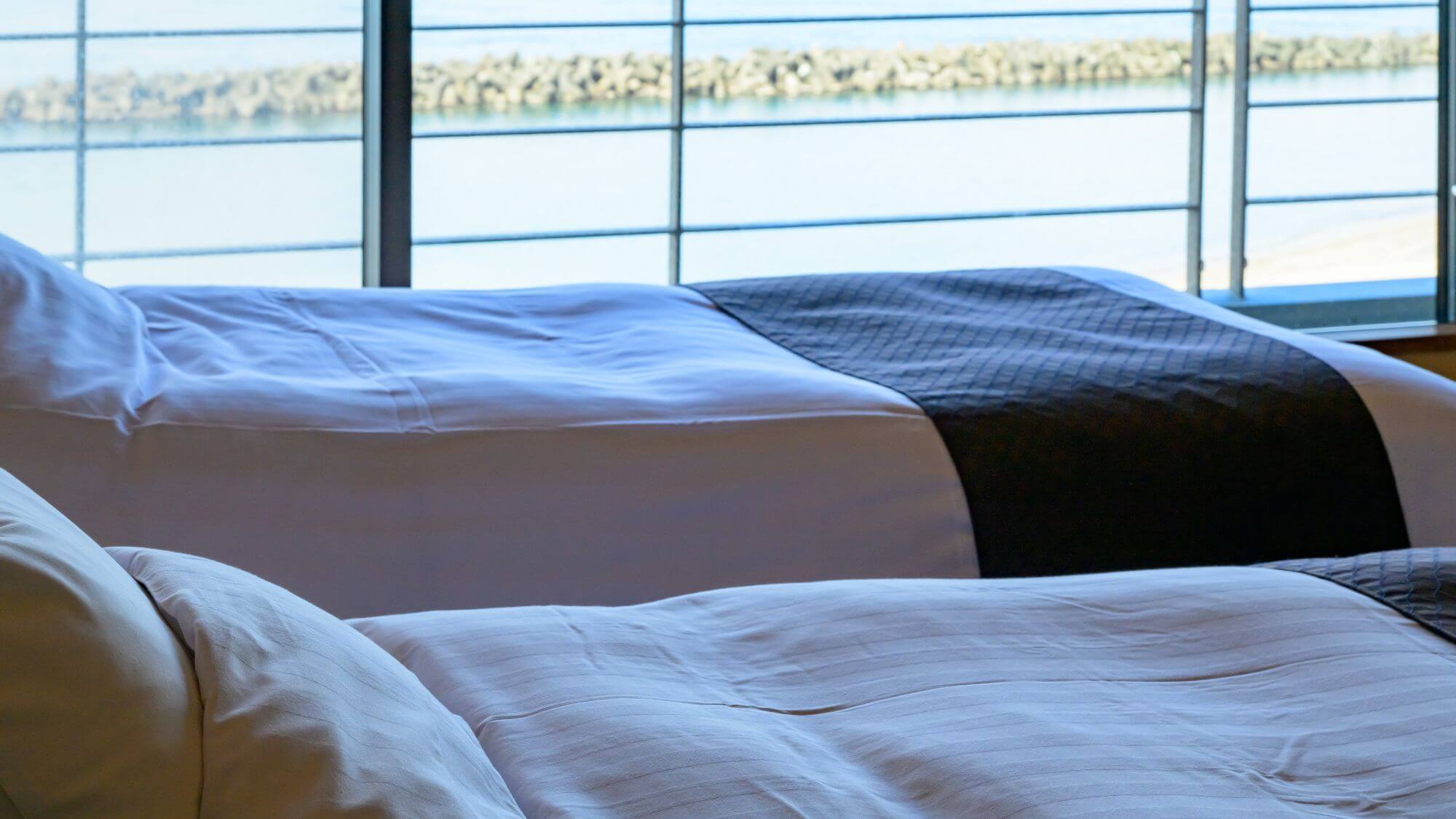 【大観和室（２ベットタイプ）】お部屋から日本海を一望できる和室２ベットタイプ。