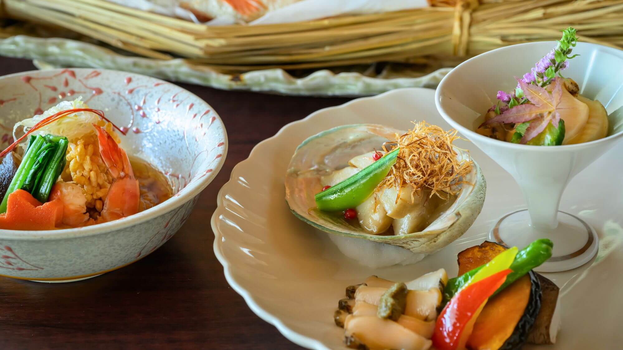 【山海美食の饗宴】鮑の３種盛り。磯の香り漂うあわび本来の味を存分に楽しめます。