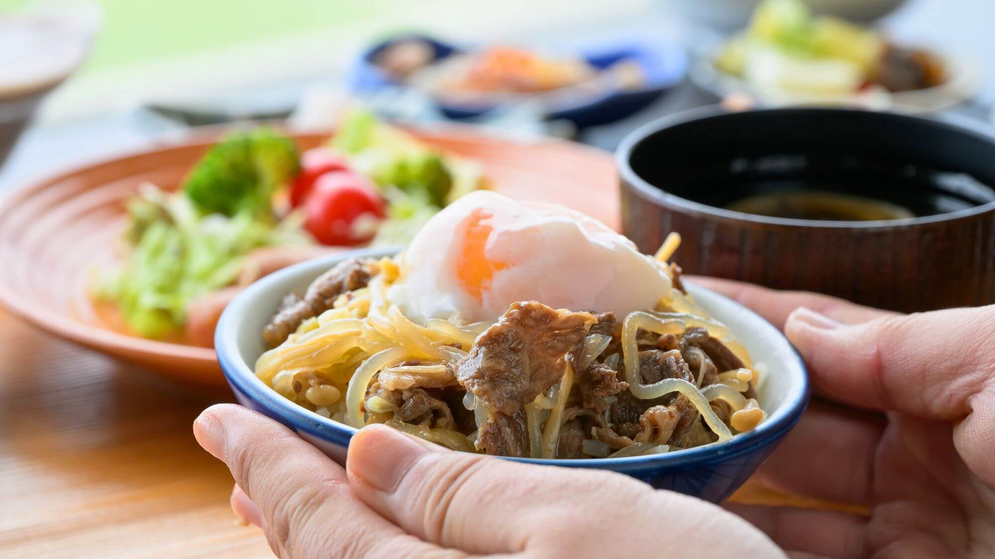 【朝食バイキング】村上牛入りすき鍋を炊き立てご飯とともにお召し上がりください。