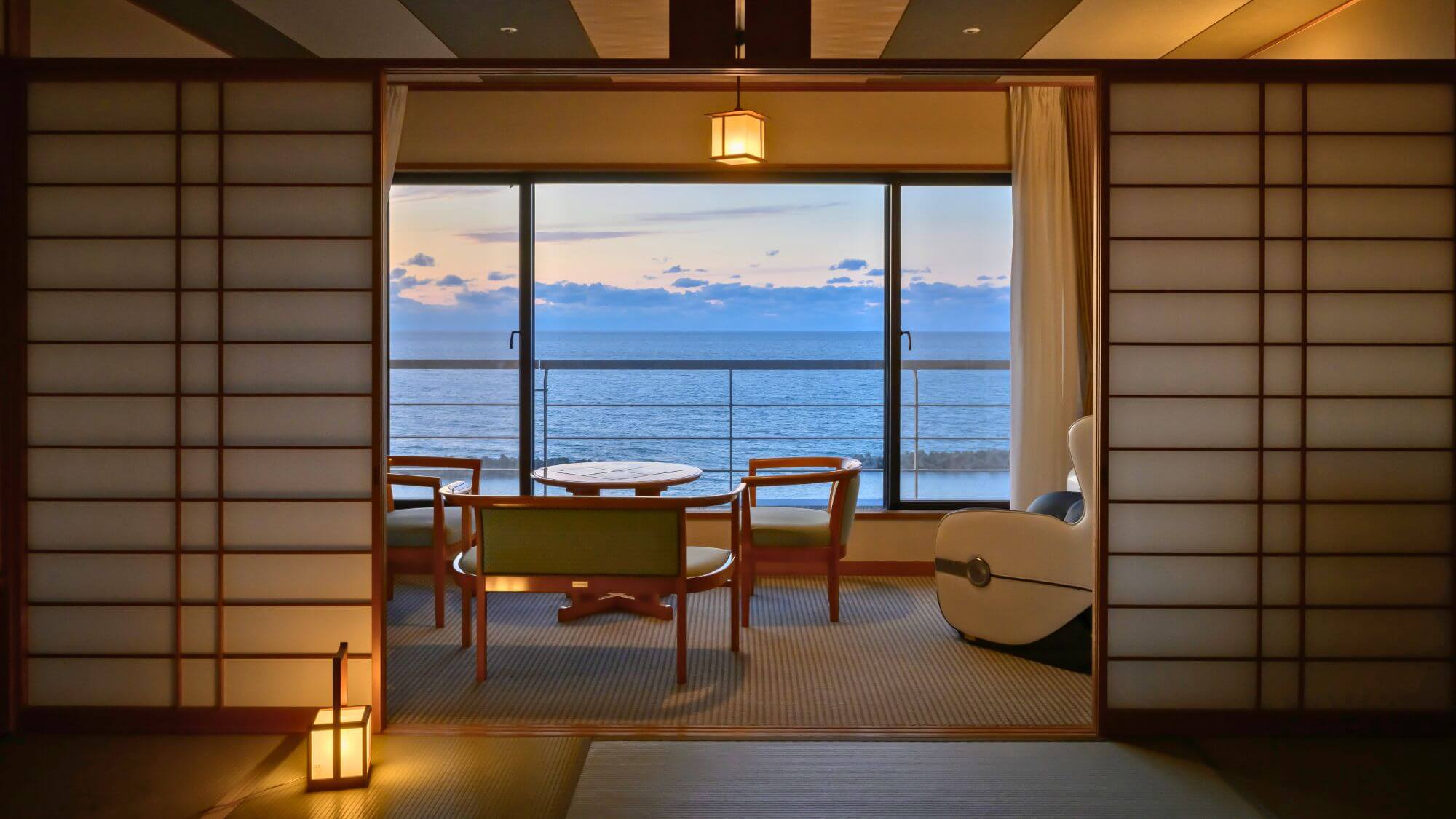 【大観露天風呂付客室】お部屋からは日本海をひとりじめできる露天風呂付客室です。