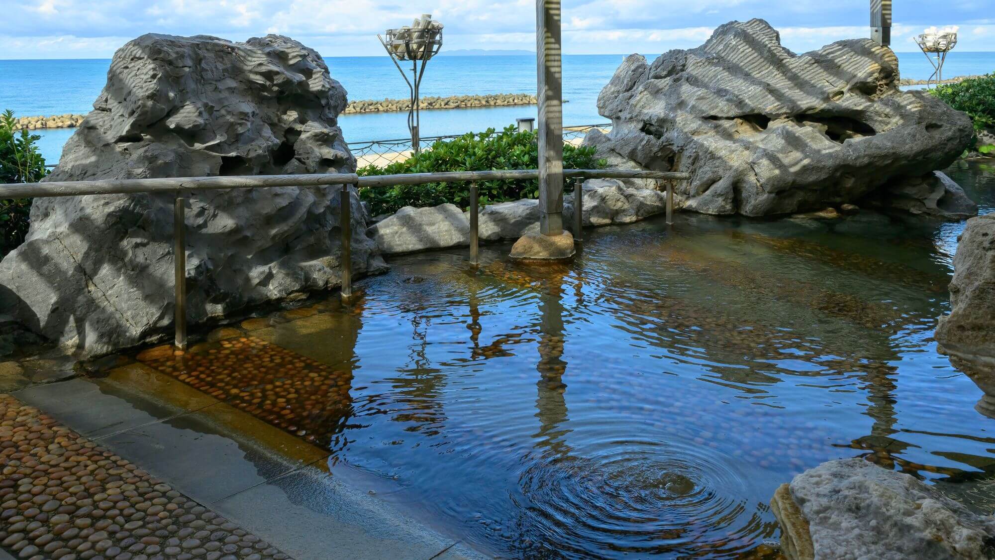 【ご婦人の湯】「優」露天風呂。日本海の絶景と温泉をご堪能ください。